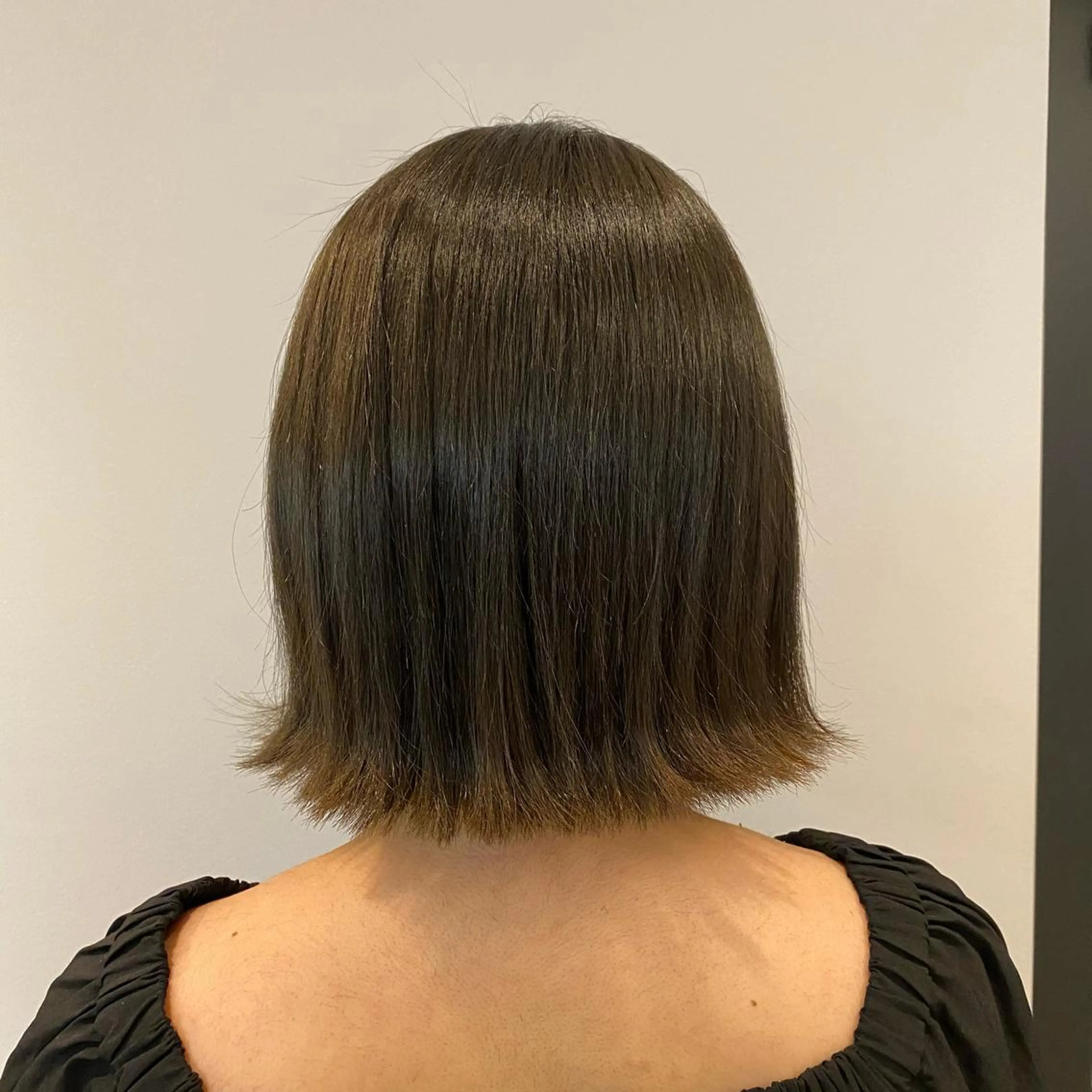 ミディアム 切りっぱなしボブ アッシュ ボブ 透明感カラー✨ 酸性ストレート特化のヘアスタイル