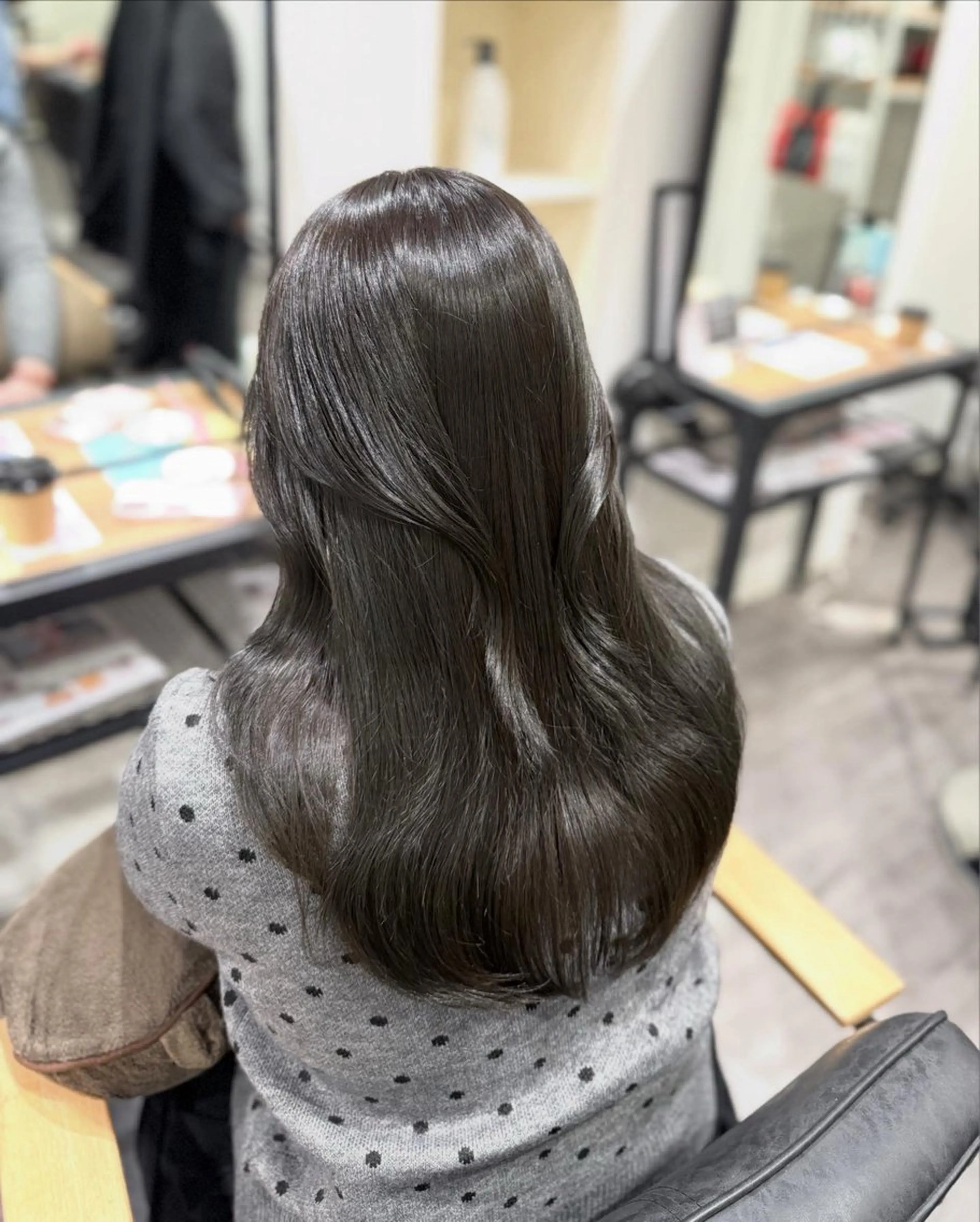 セミロング カラー グレージュ オリーブグレージュ オリーブグレー レイヤーカット カット ヘアカラー cocotte🫧 絹村 琴美のヘアスタイル