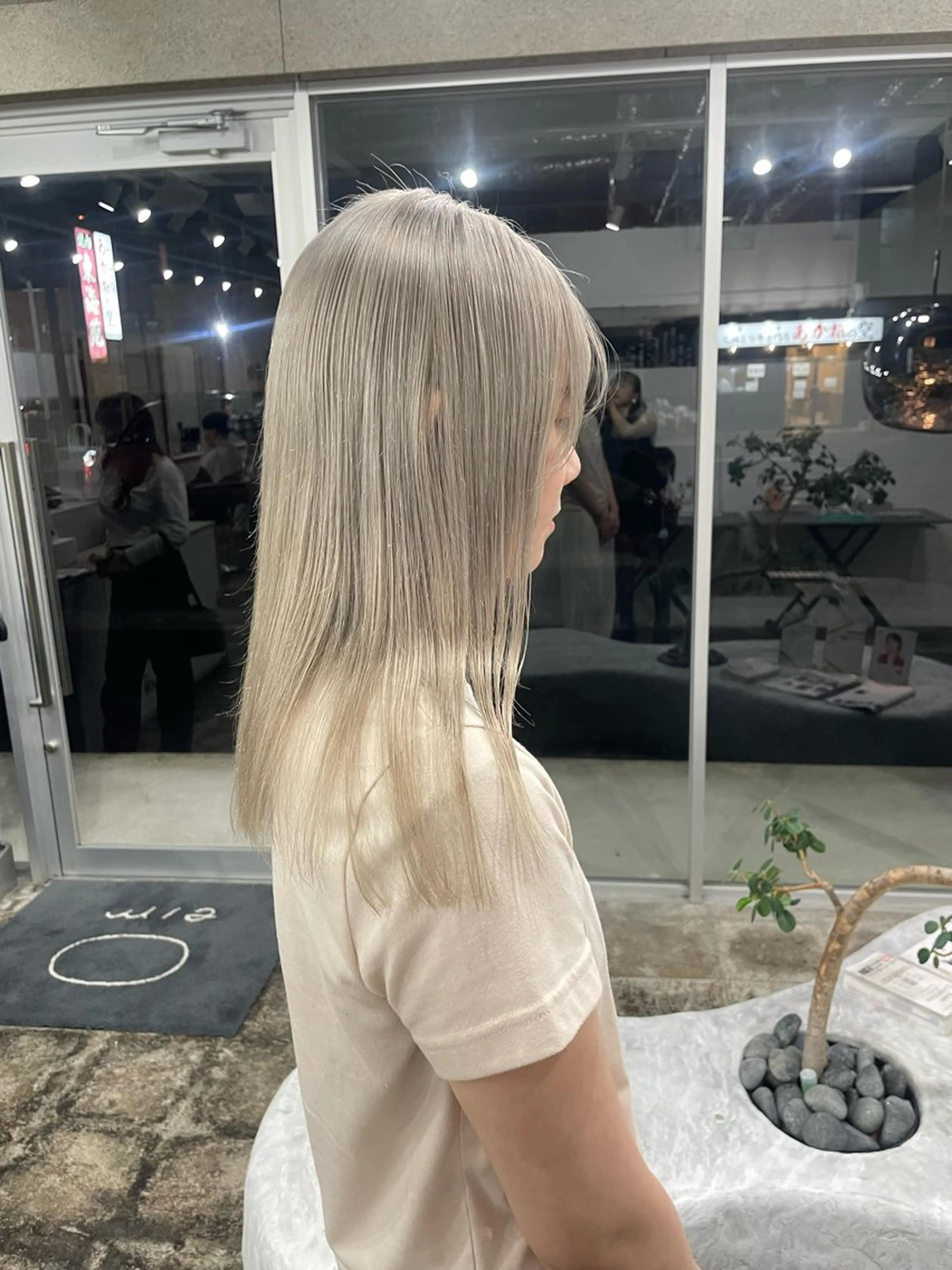 ミディアム カット ヘアカラー shiba tomomiのヘアスタイル