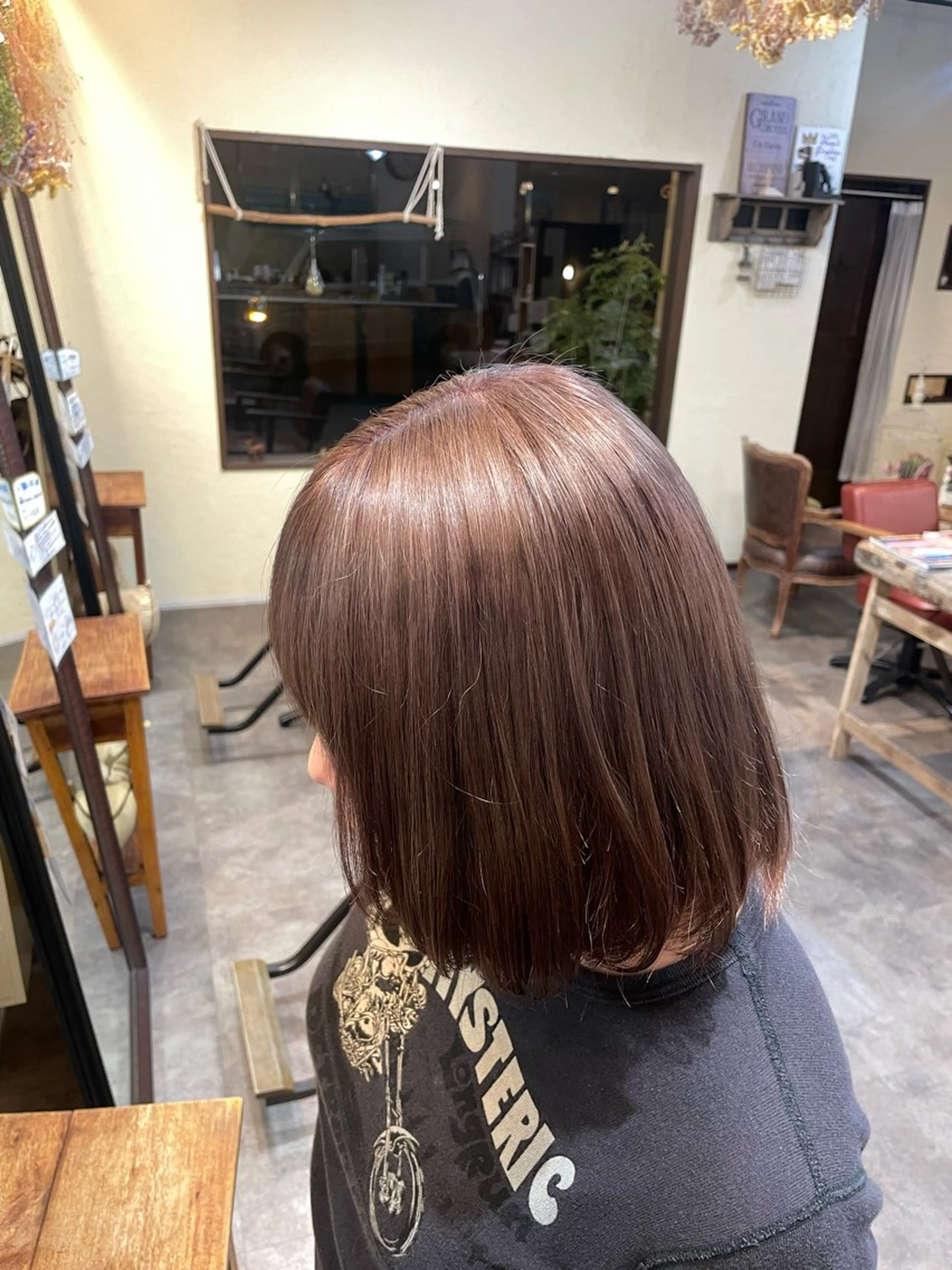 ショート ヘアカラー 大庭 萌瑚のヘアスタイル