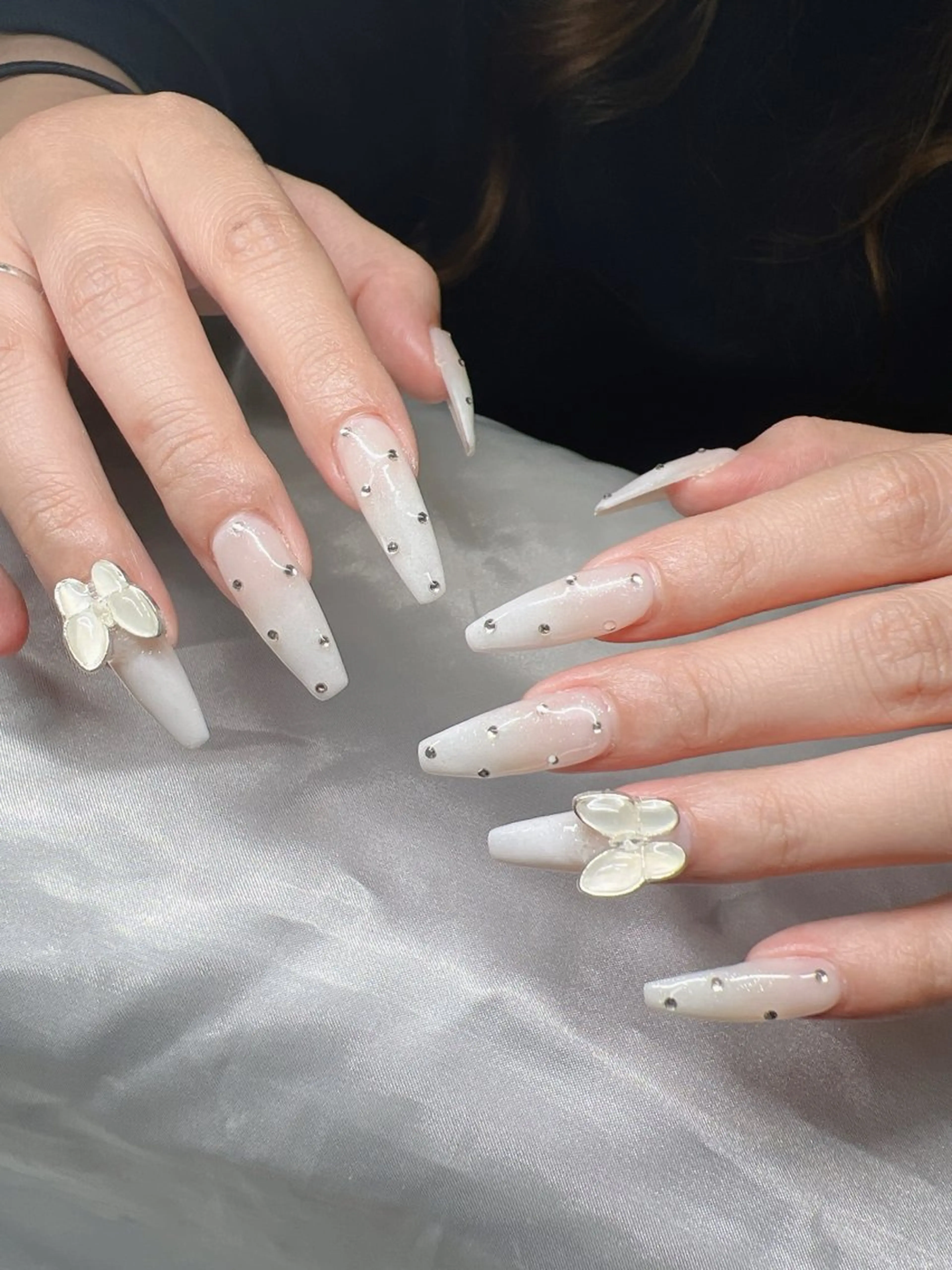 ネイル 長さ出し グラデーション 卒業式 キラキラネイル マグネットネイル Lee Nailsのネイルデザイン