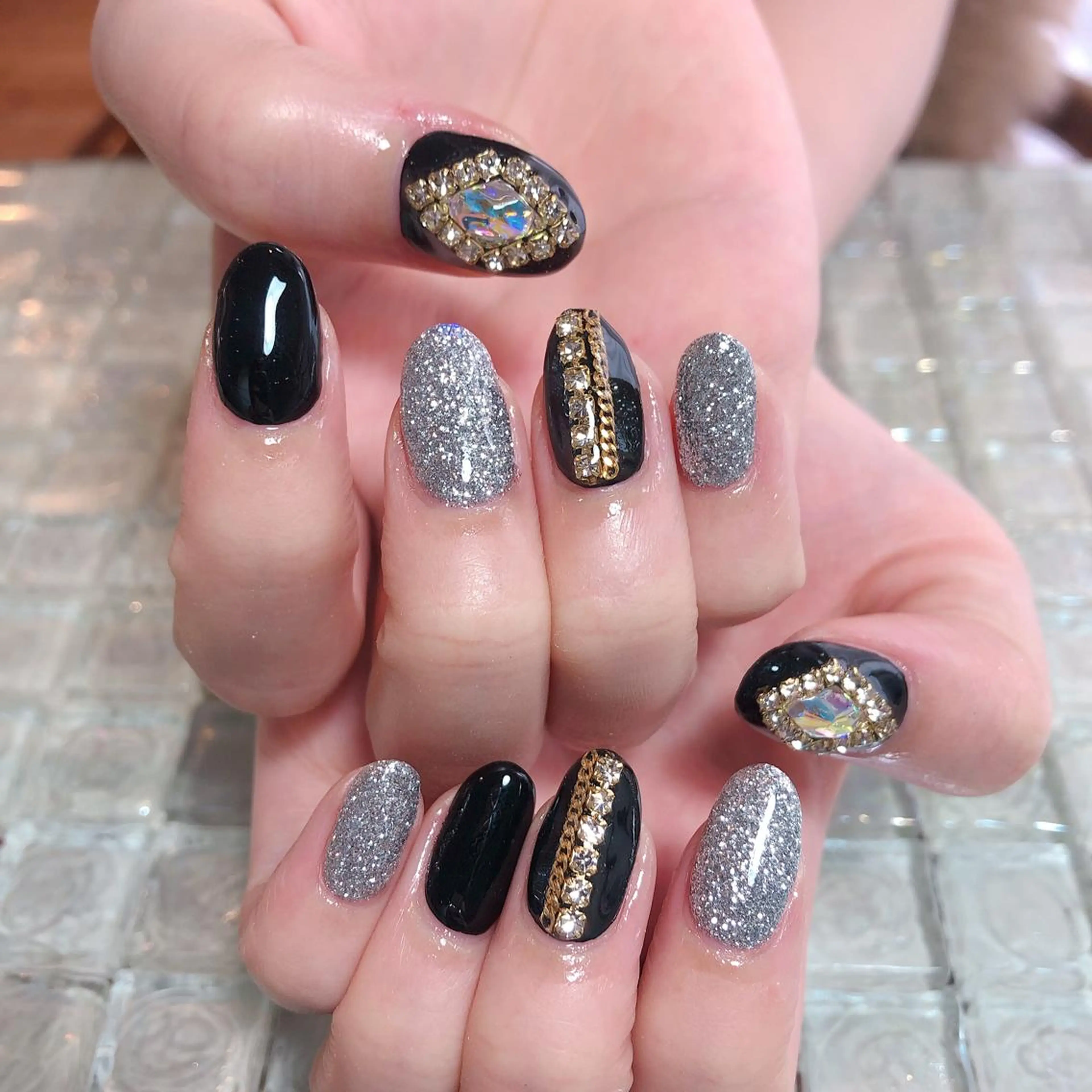 ネイル キラキラネイル シルバー ハンドネイル 工藤 理恵のネイルデザイン