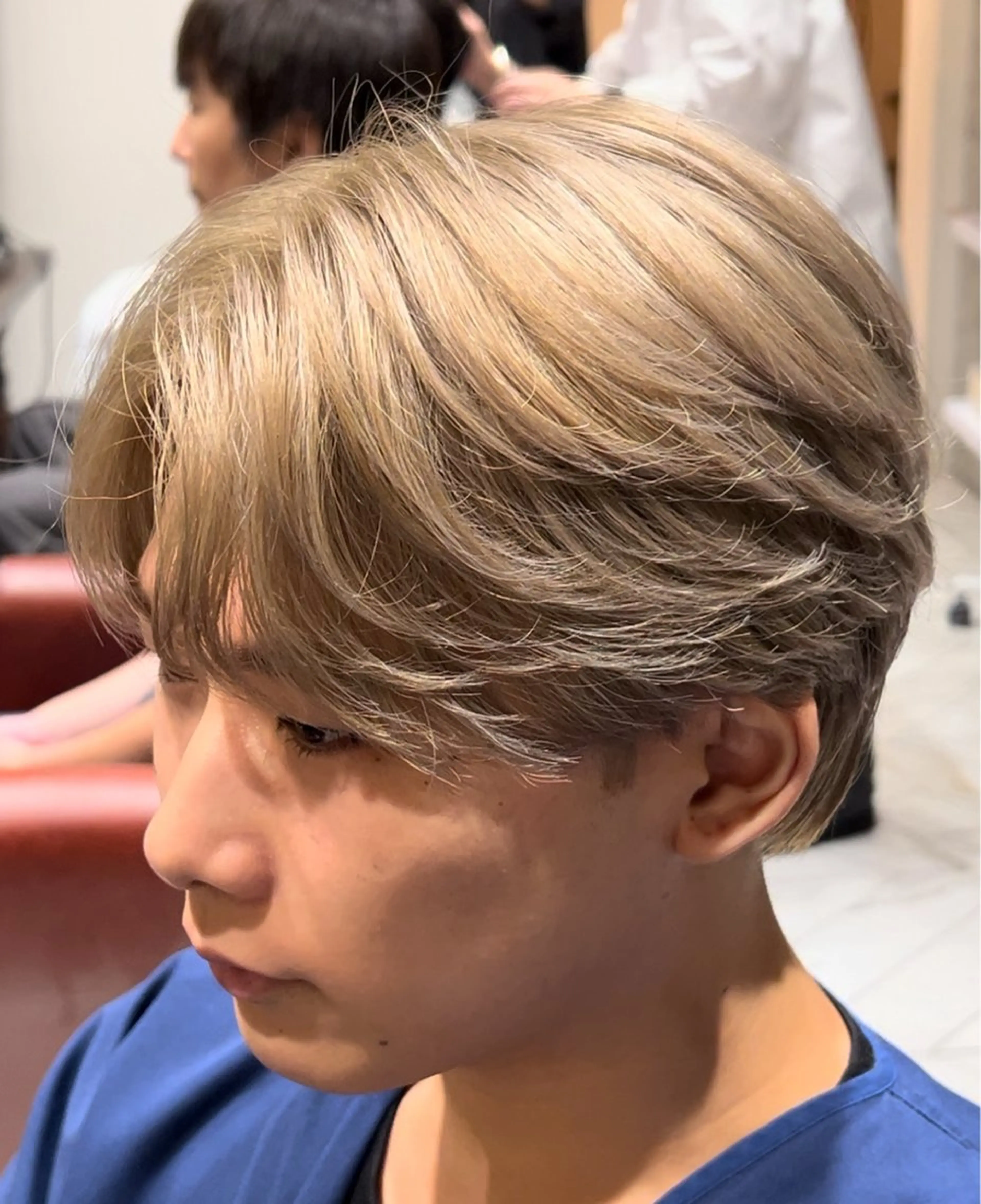 ミディアム カラー メンズ CYAN by acoron池袋所属・【池袋/メンズ専門】 センターパート 殿岡のヘアスタイル