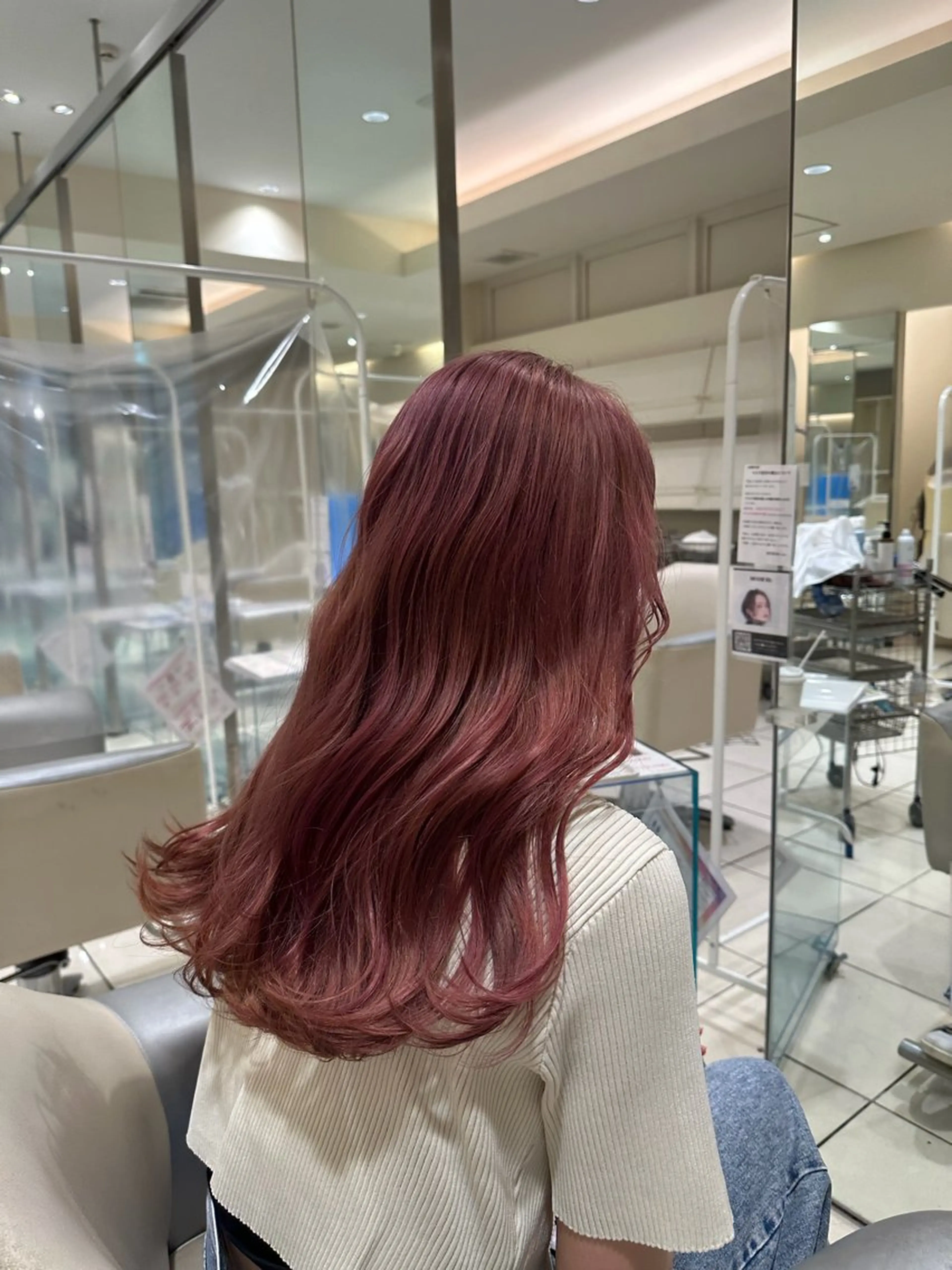 ロング カラー ヘアカラー 海希/ブリーチ透明カ ラー/レイヤーカットのヘアスタイル