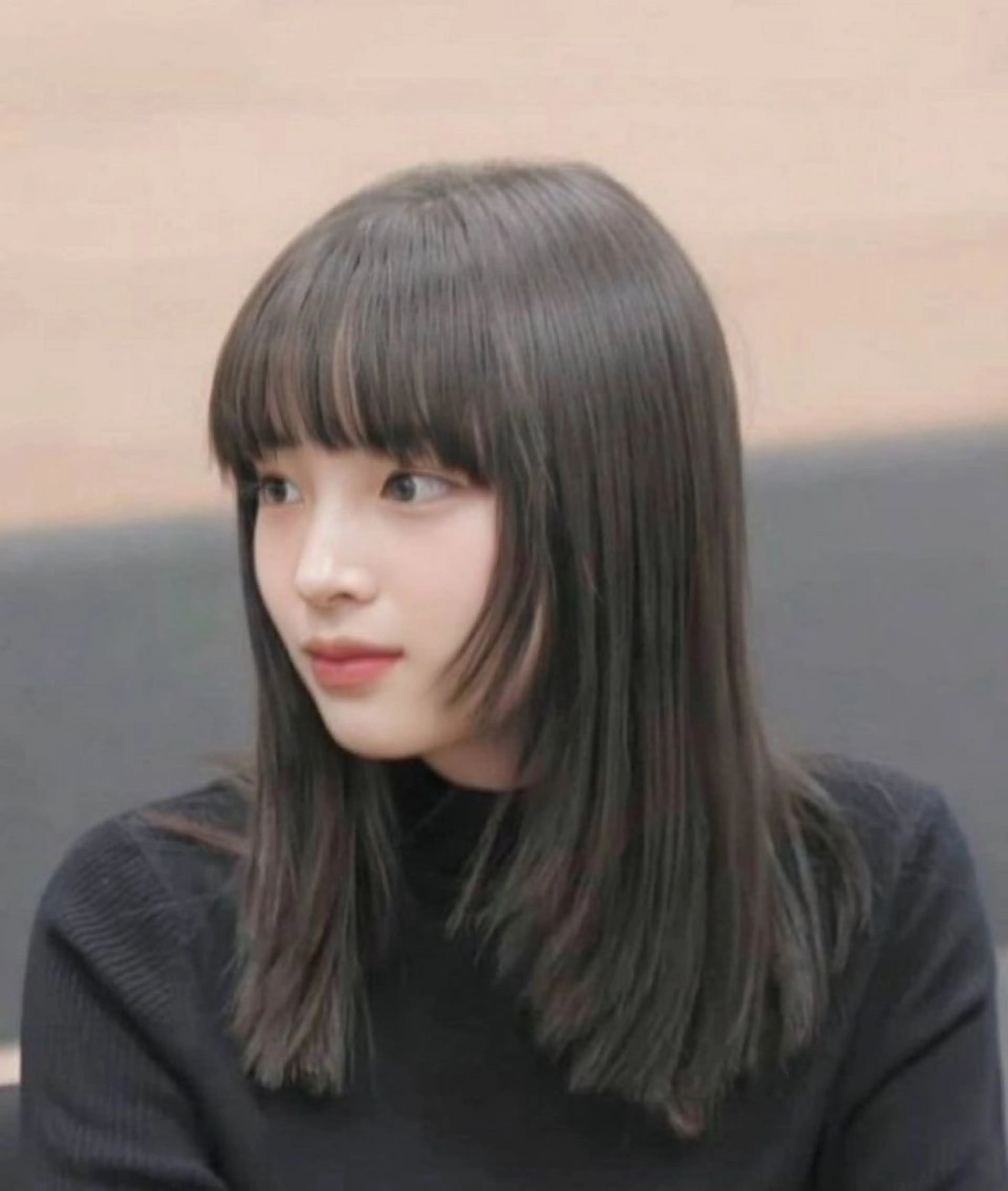 ロング カラー 曲がる縮毛矯正 センターパートのヘアスタイル