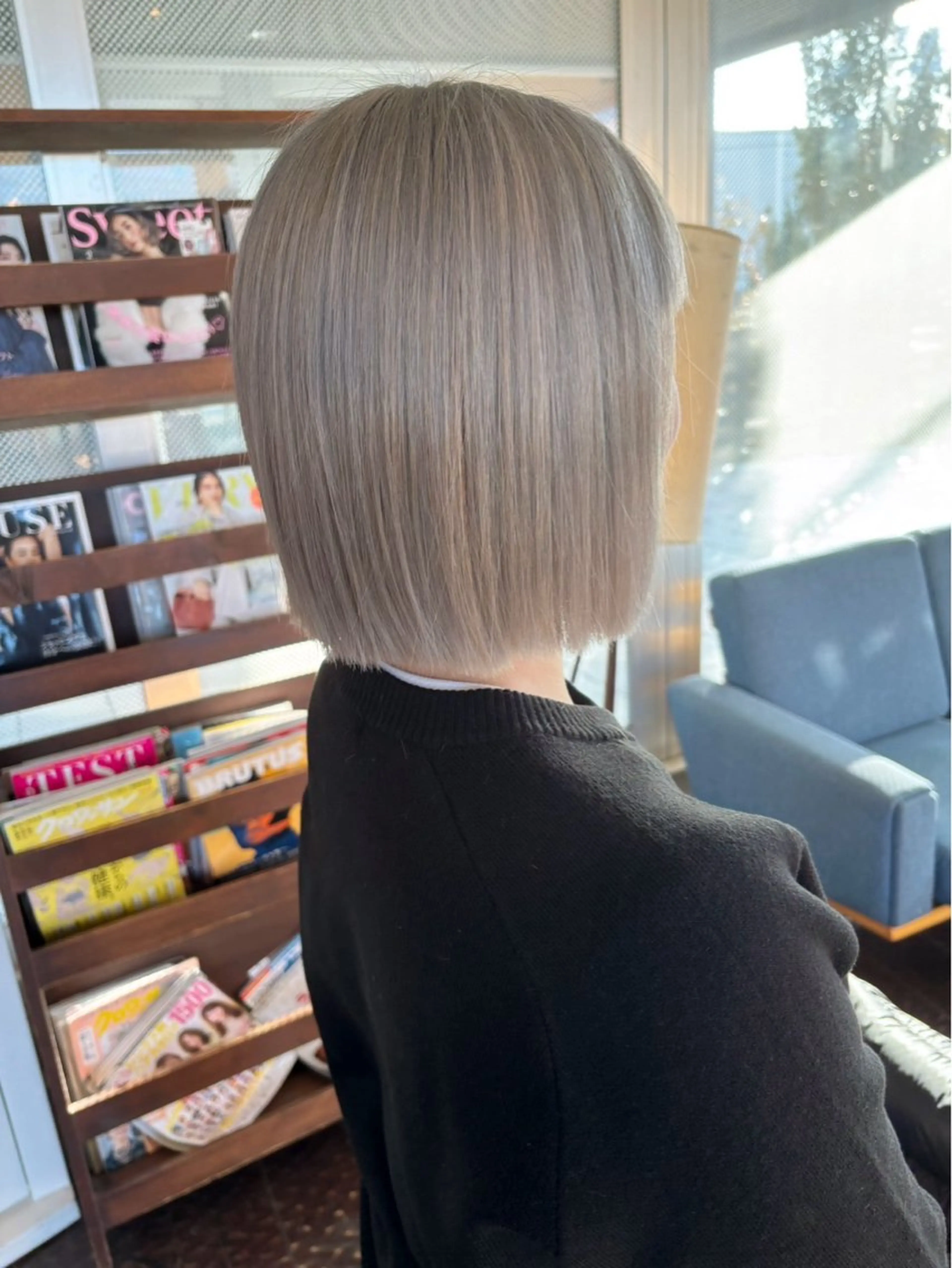 ショート カラー シルバー ボブ カット ヘアカラー 長南 やよいのヘアスタイル