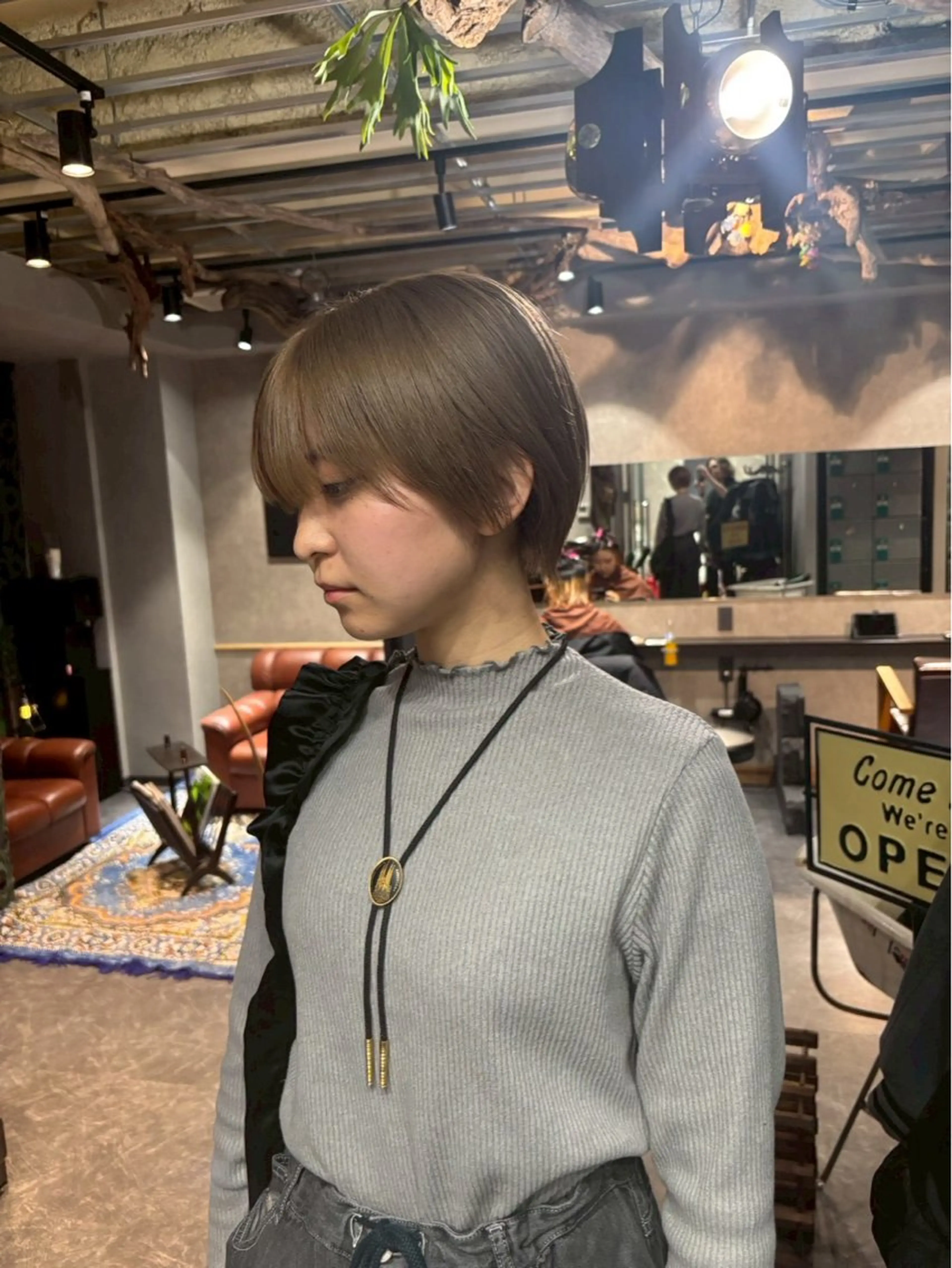 ショート カラー ブリーチ ケアブリーチ ダブルカラー ハイライトカラー ハイトーンカラー カット ヘアカラー トリートメント ravens デザインカラーのヘアスタイル