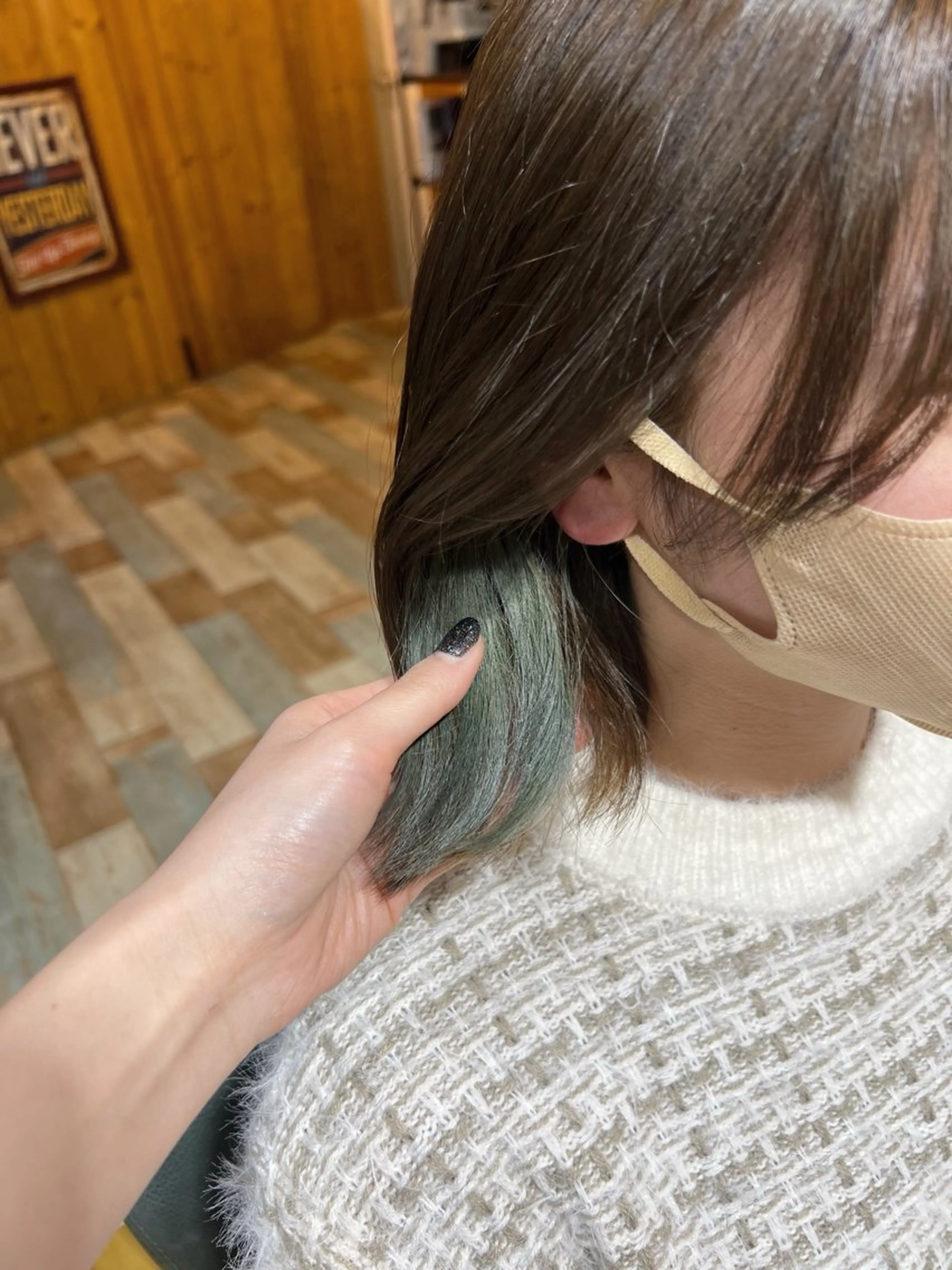 ミディアム カラー ブリーチ デザインカラー イヤリングカラー ミント ミントグリーン カット ヘアカラー トリートメント KANA/ボブ/ インナーカラー/艶髪のヘアスタイル