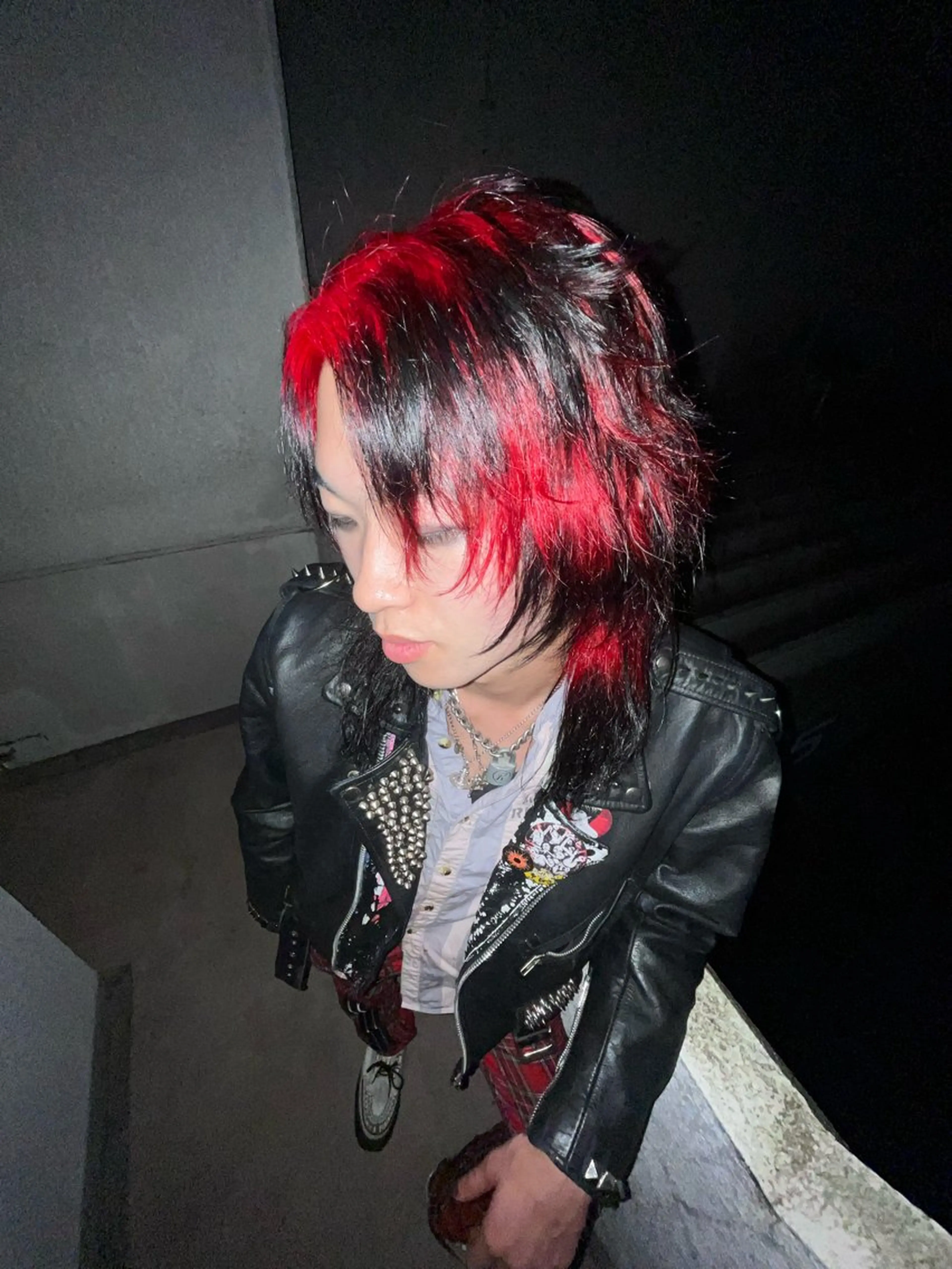 ミディアム カラー メンズ メンズブリーチ メンズハイトーン ブリーチ ケアブリーチ ハイトーンカラー ヘアカラー three所属・TOTA 唯一無二カラーのヘアスタイル