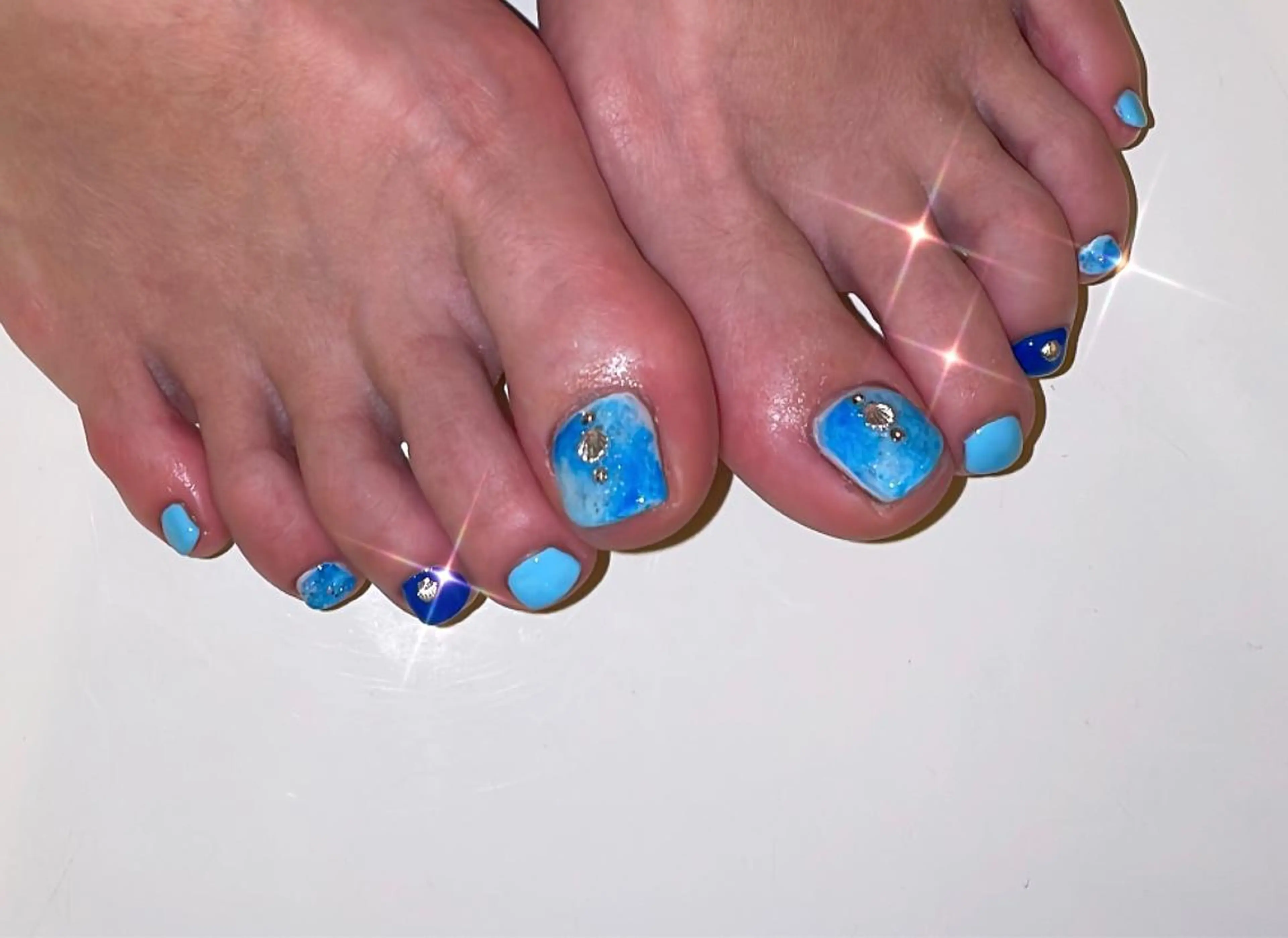 ネイル フットネイル VIERU 🌈🎀💖のネイルデザイン