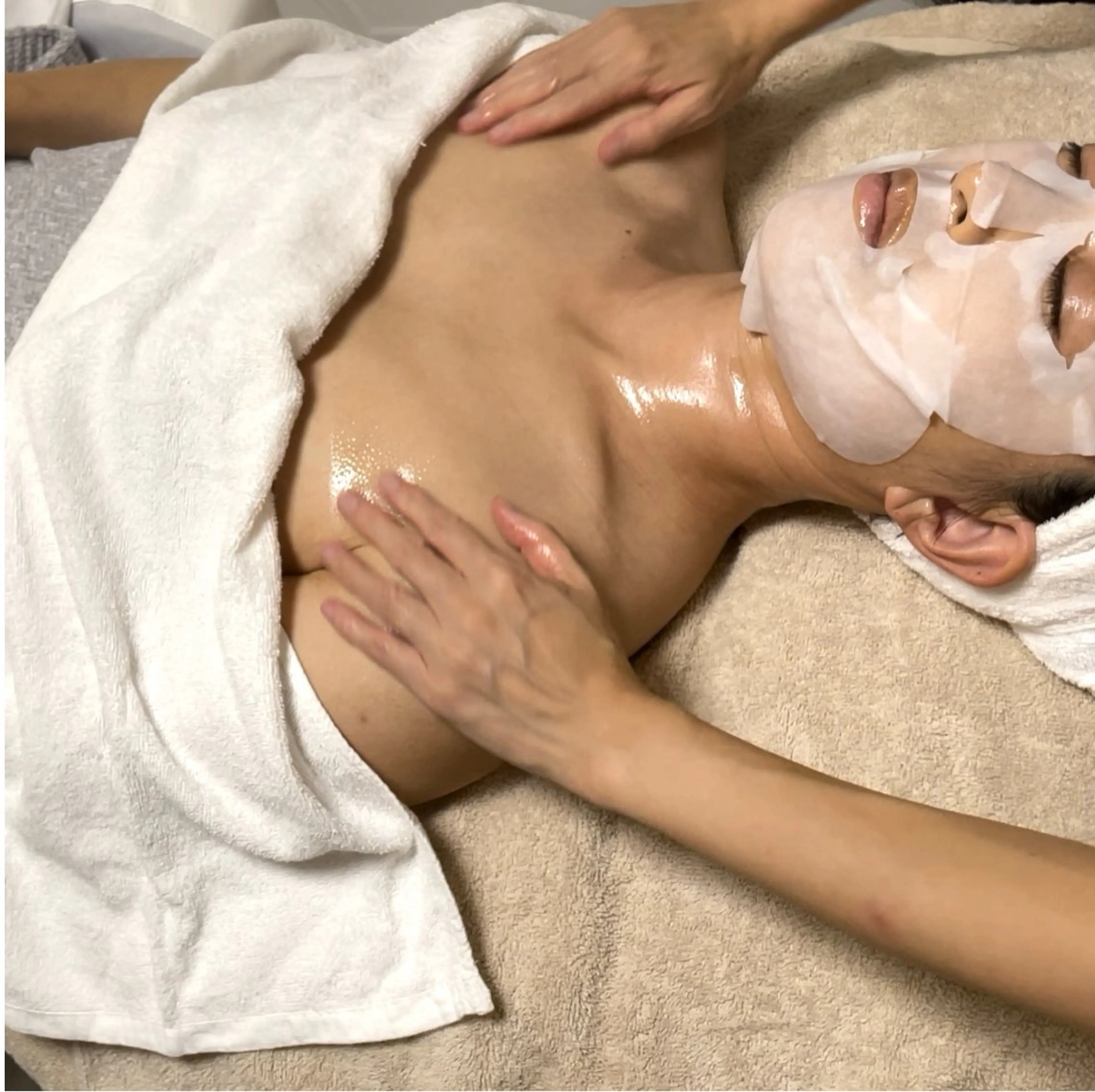 浮腫スッキリ！フェイシャルマッサージ、デコルテ付きの写真