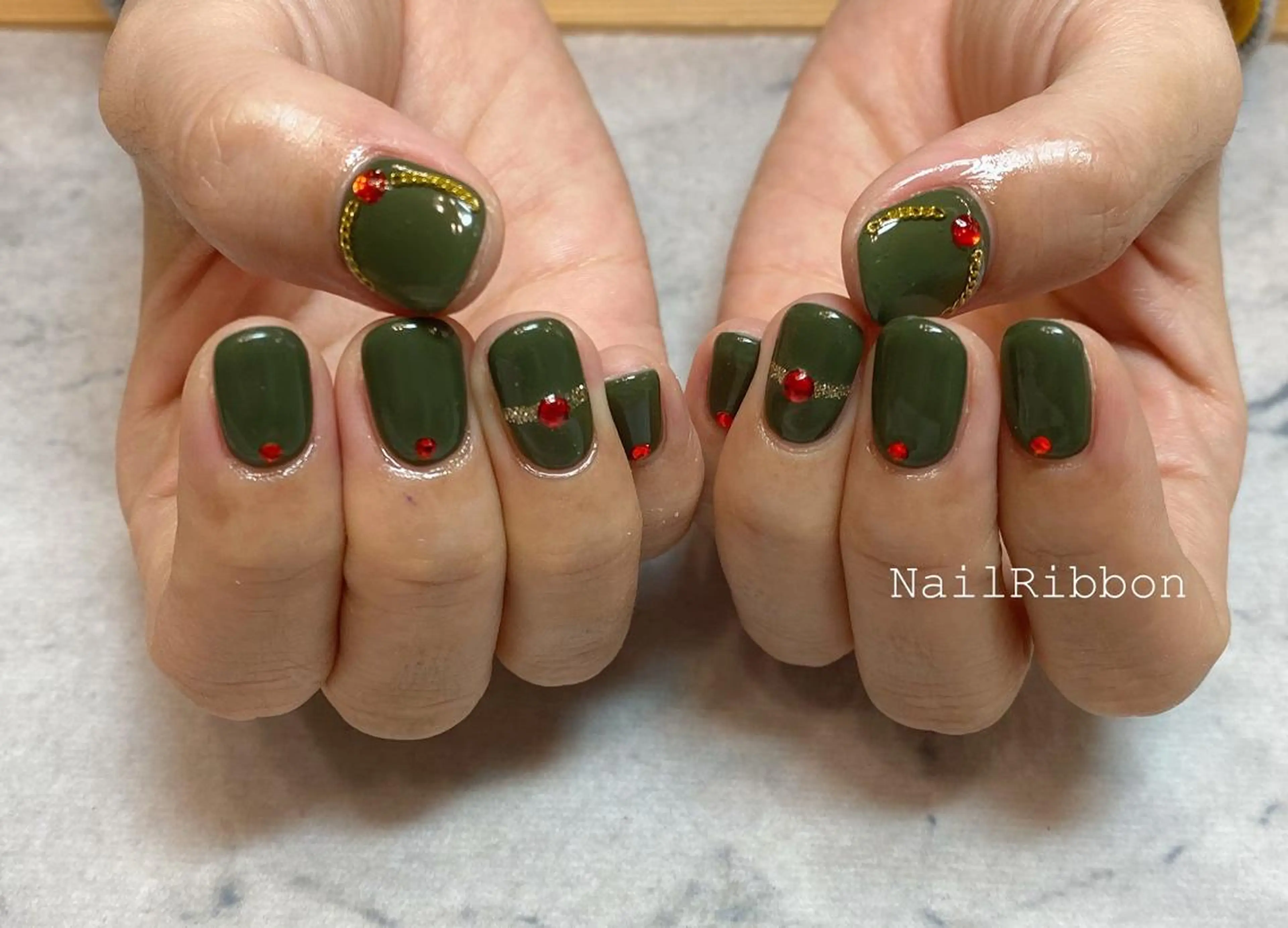 ネイル ネイルリボン 受付スタッフのネイルデザイン