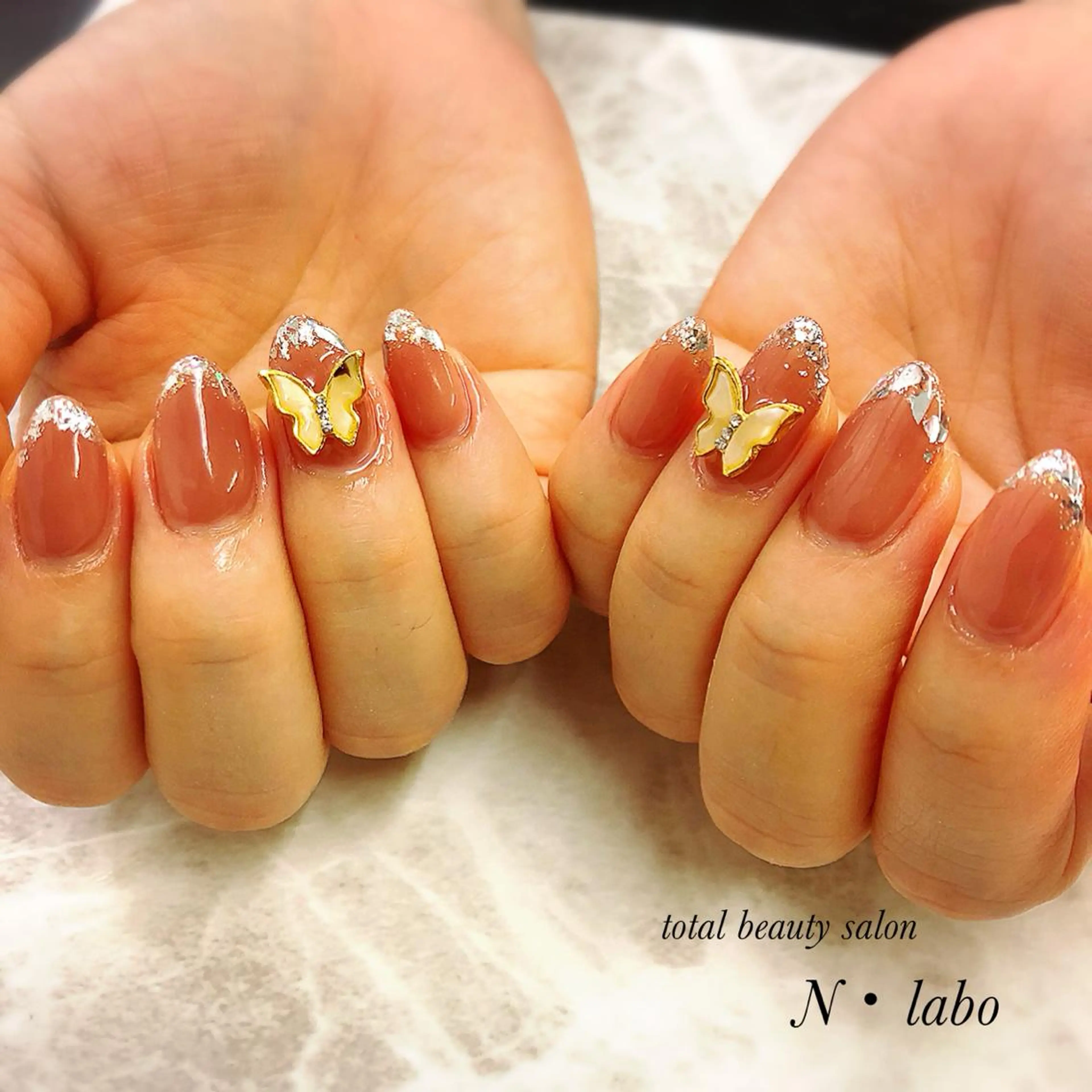 ネイル フレンチネイル ガラスフレンチ Gracias. rieのネイルデザイン