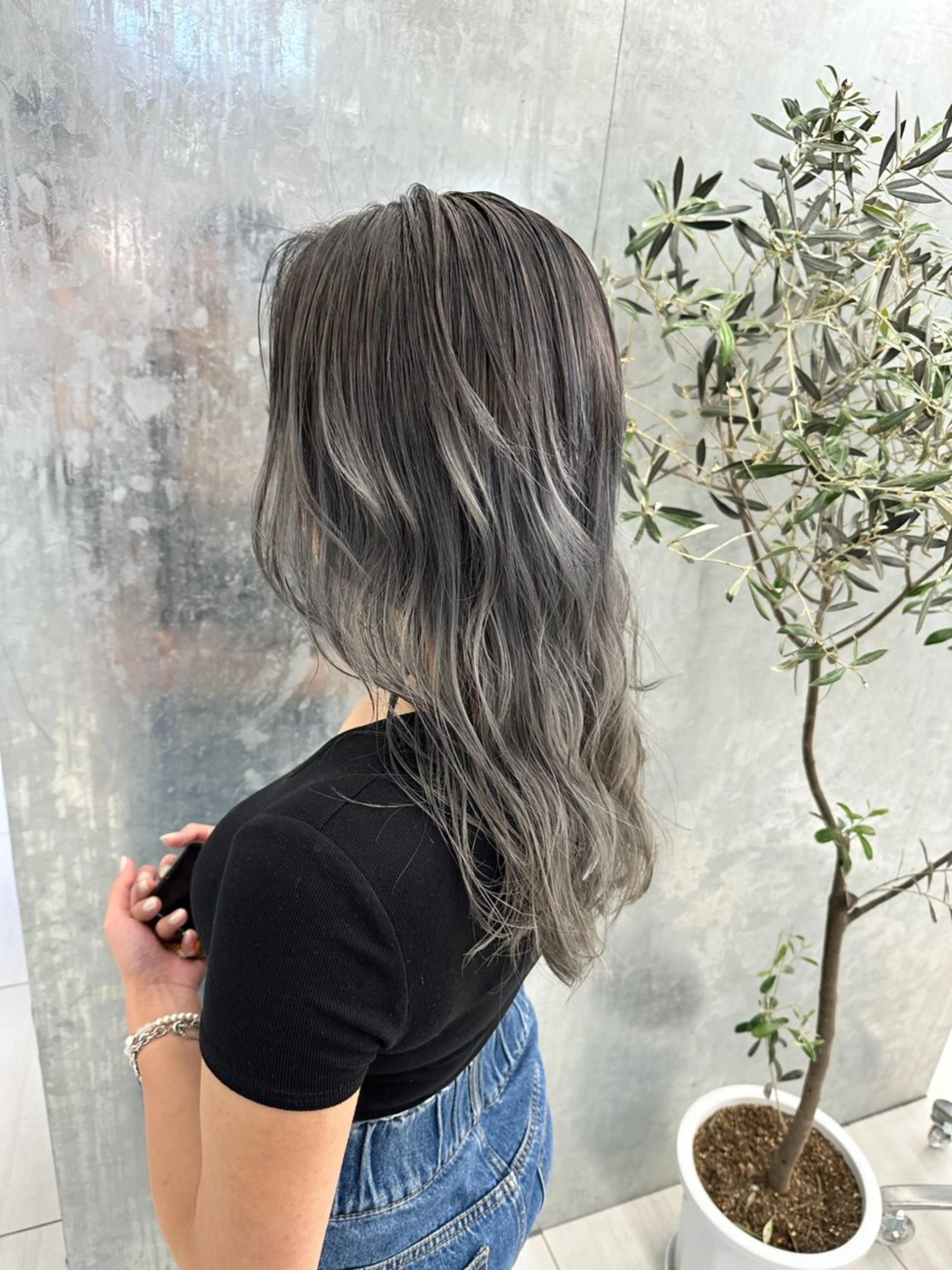 セミロング カラー ハイライトカラー シルバー ハイライト 顔周り/韓国風 /アイドル 吾妻光のヘアスタイル