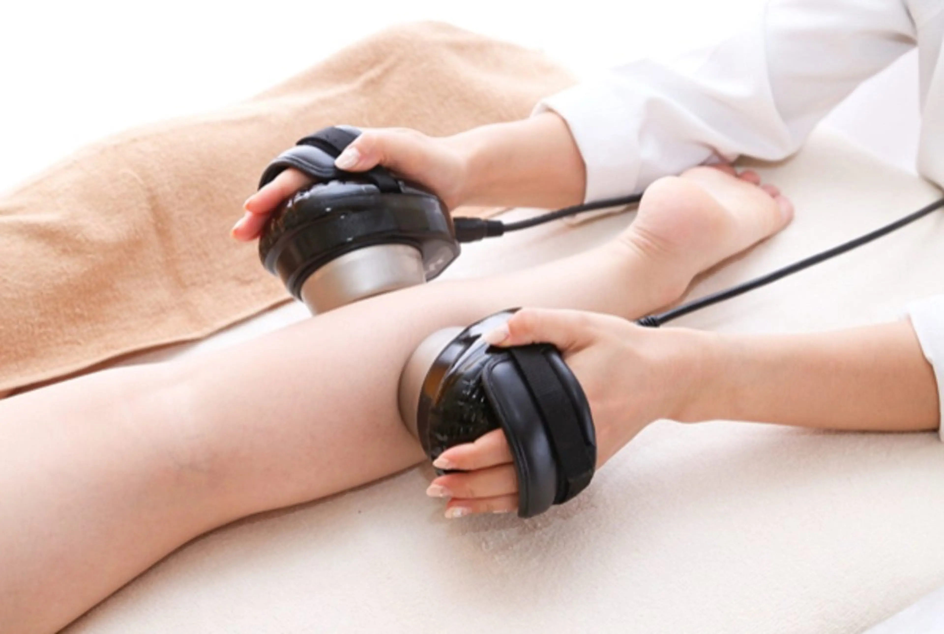 【痩身トリートメント ふくらはぎ】寝ているだけで筋トレ&脂肪にアプローチ!キャビ×超音波×EMSのトリプル相乗効果!の写真