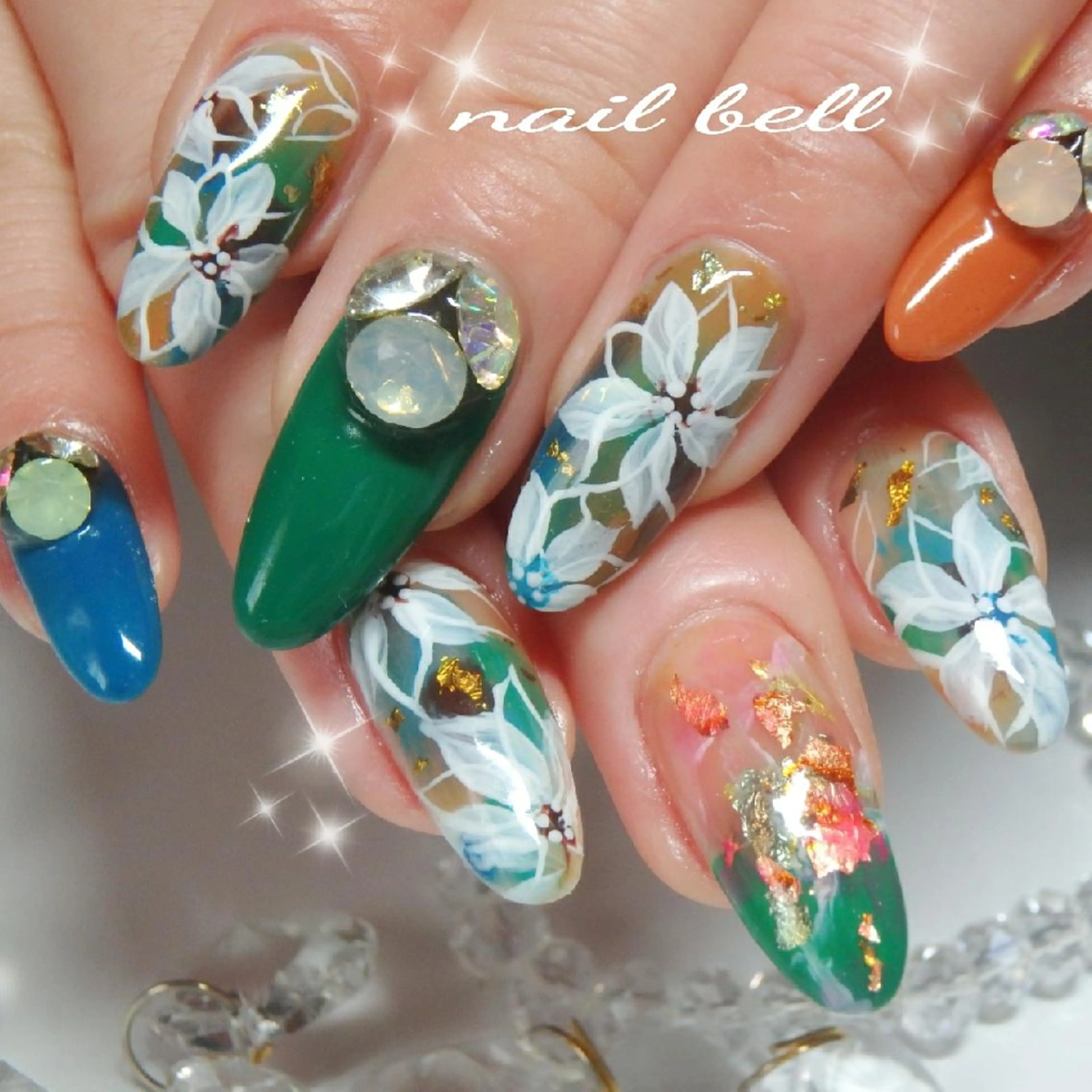 ネイル 占いができるネイルサロン「ネイルベル」所属・さいとう りなのネイルデザイン