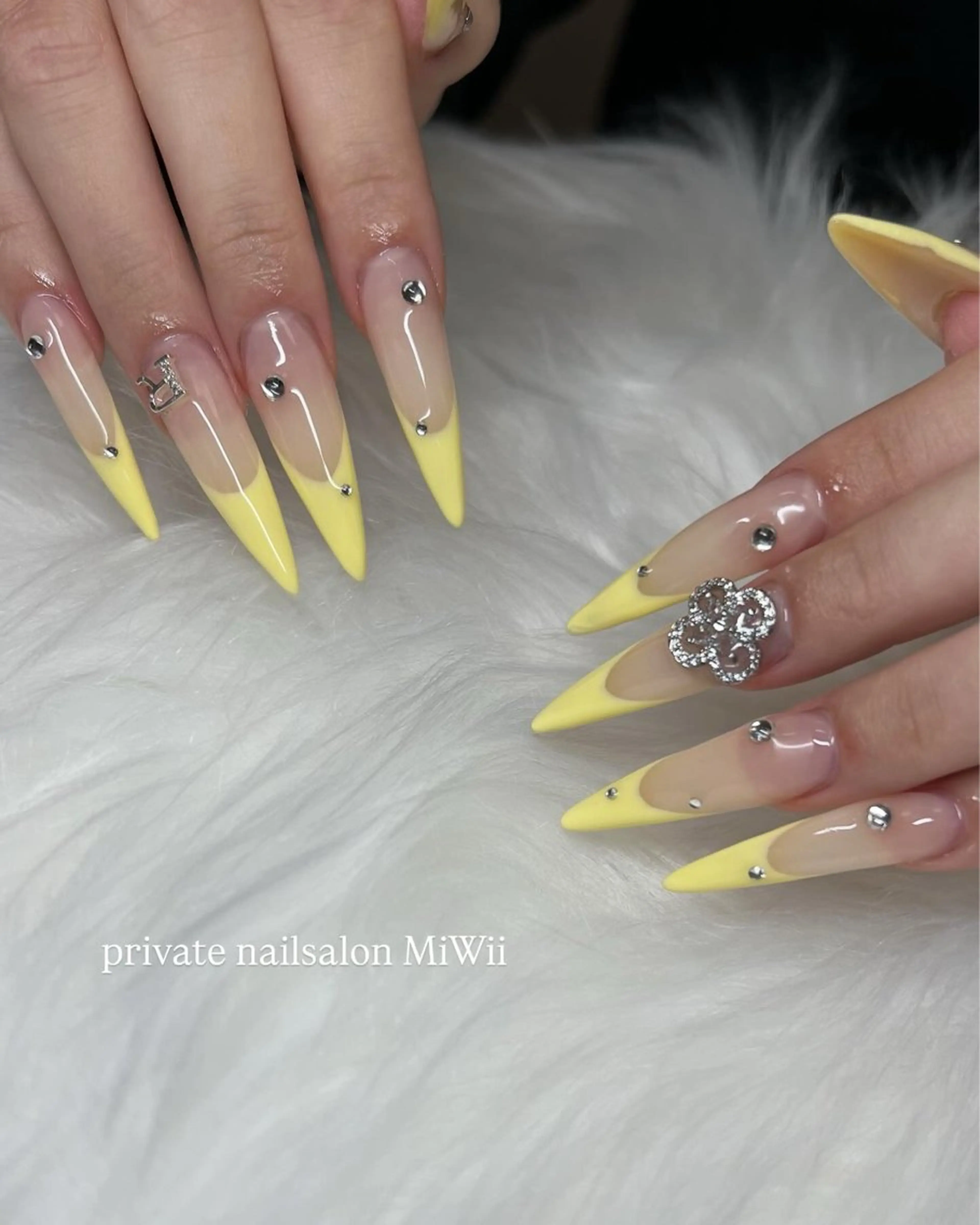 ネイル 𝐧𝐚𝐢𝐥 𝐌𝐢𝐖𝐢𝐢のネイルデザイン