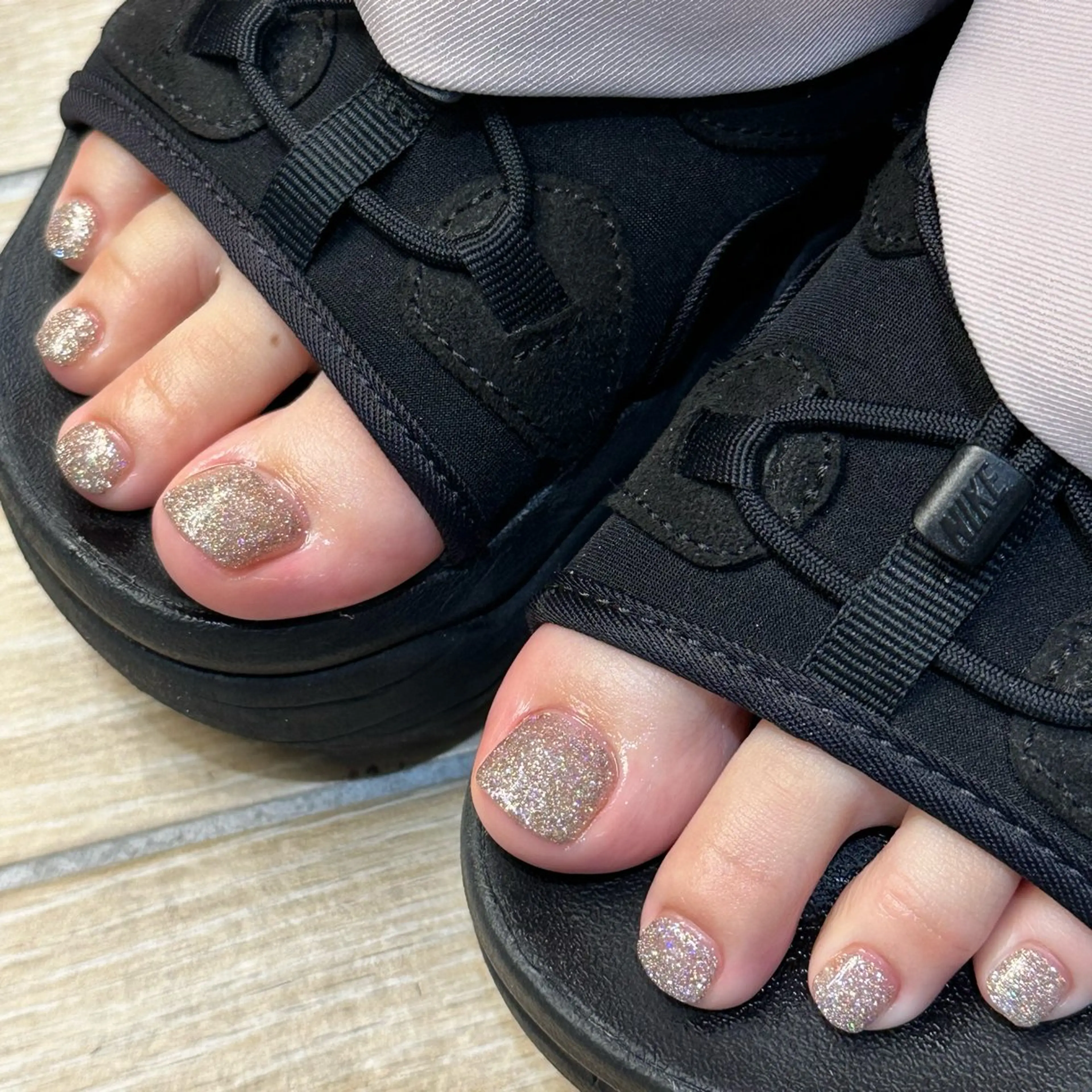 ［FOOT☆オフなし］爪を傷つけない★キラキラネイルの写真