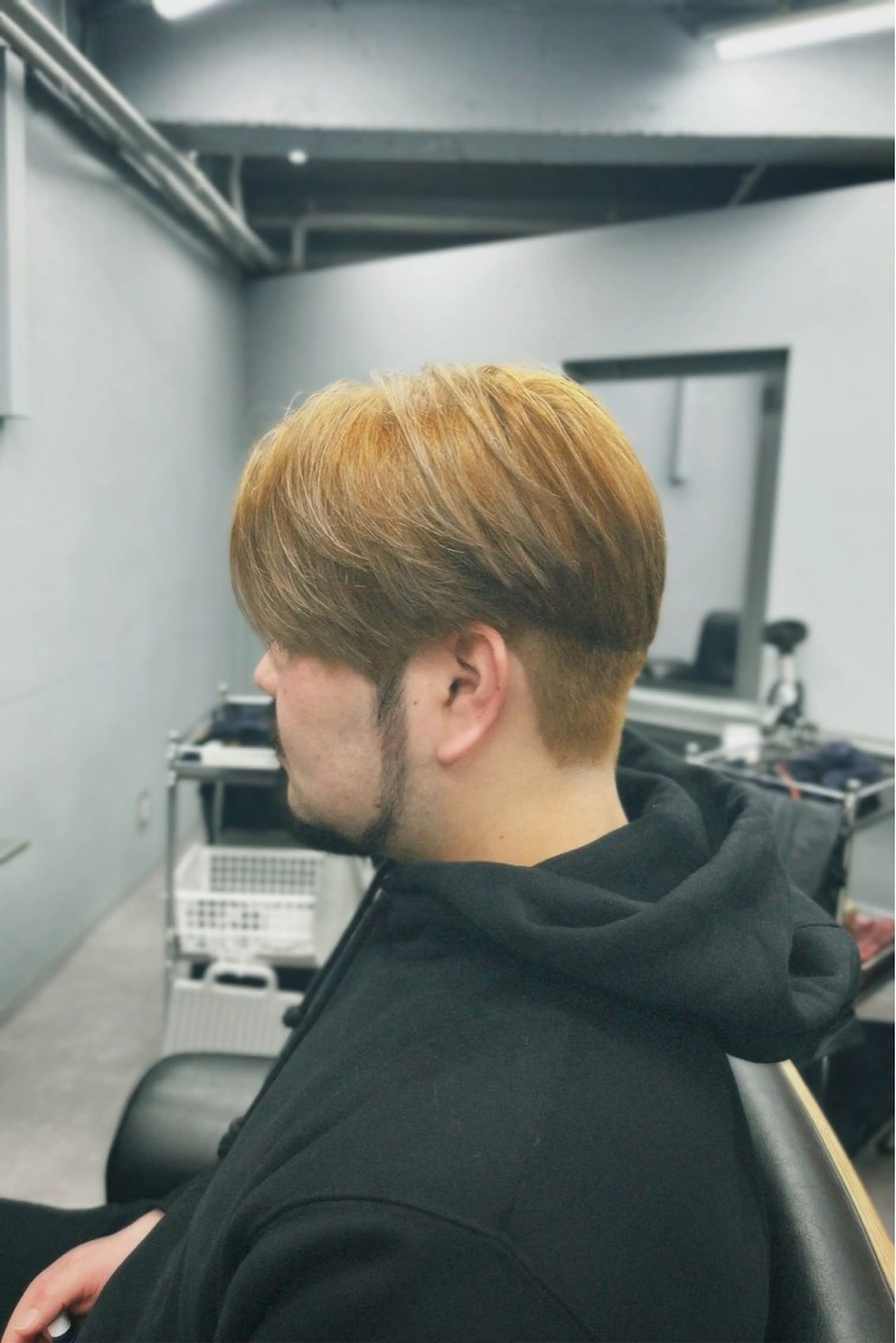 ミディアム カラー メンズ ミディアムパーマ センターパート フェードカット マッシュ メンズパーマ カット ヘアカラー icon Blue所属・池袋メンズパーマ フェード純平のヘアスタイル