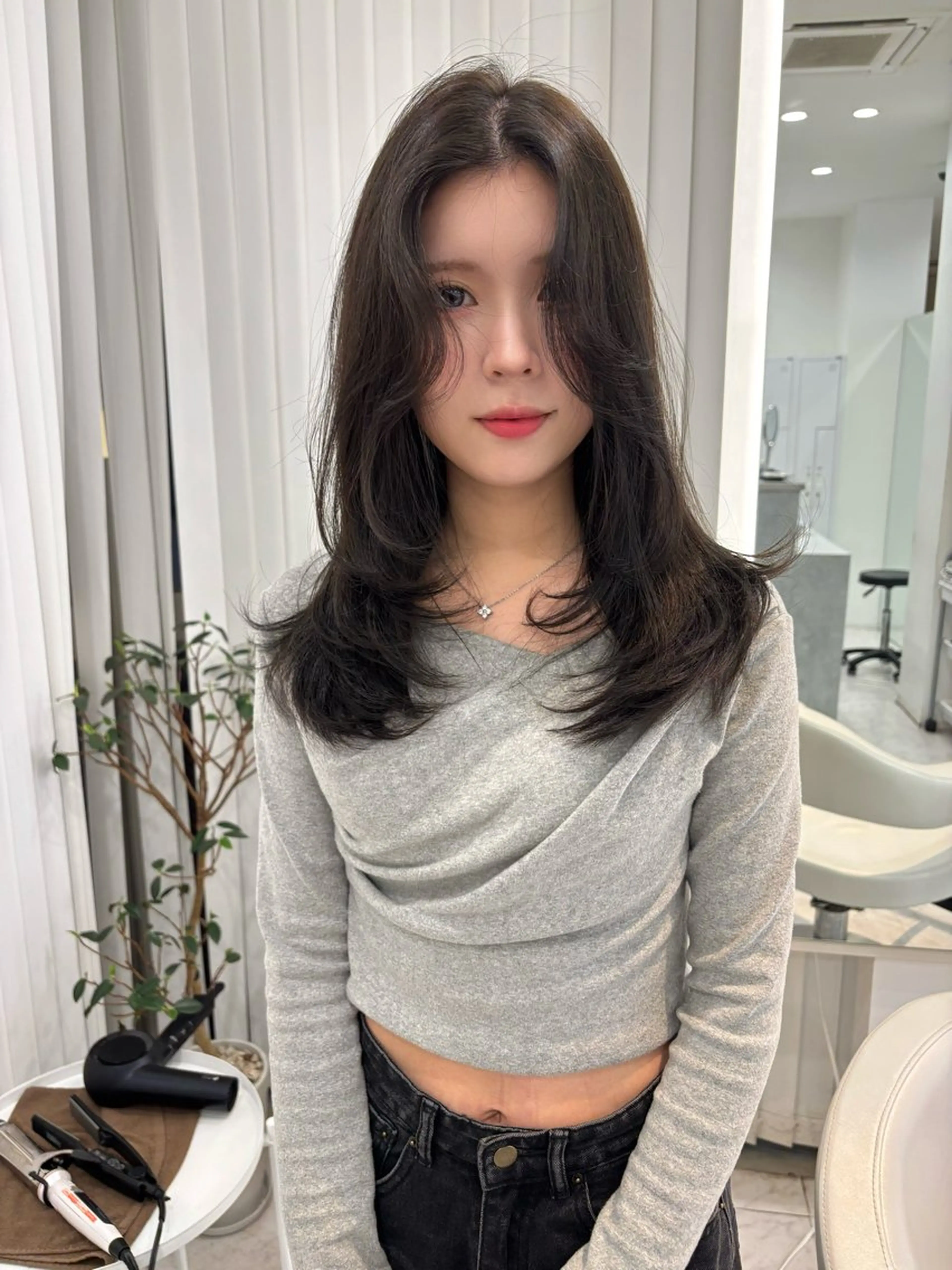 ロング カラー オリーブグレー カット ヘアカラー トリートメント レイヤーカット🎀 kanaのヘアスタイル