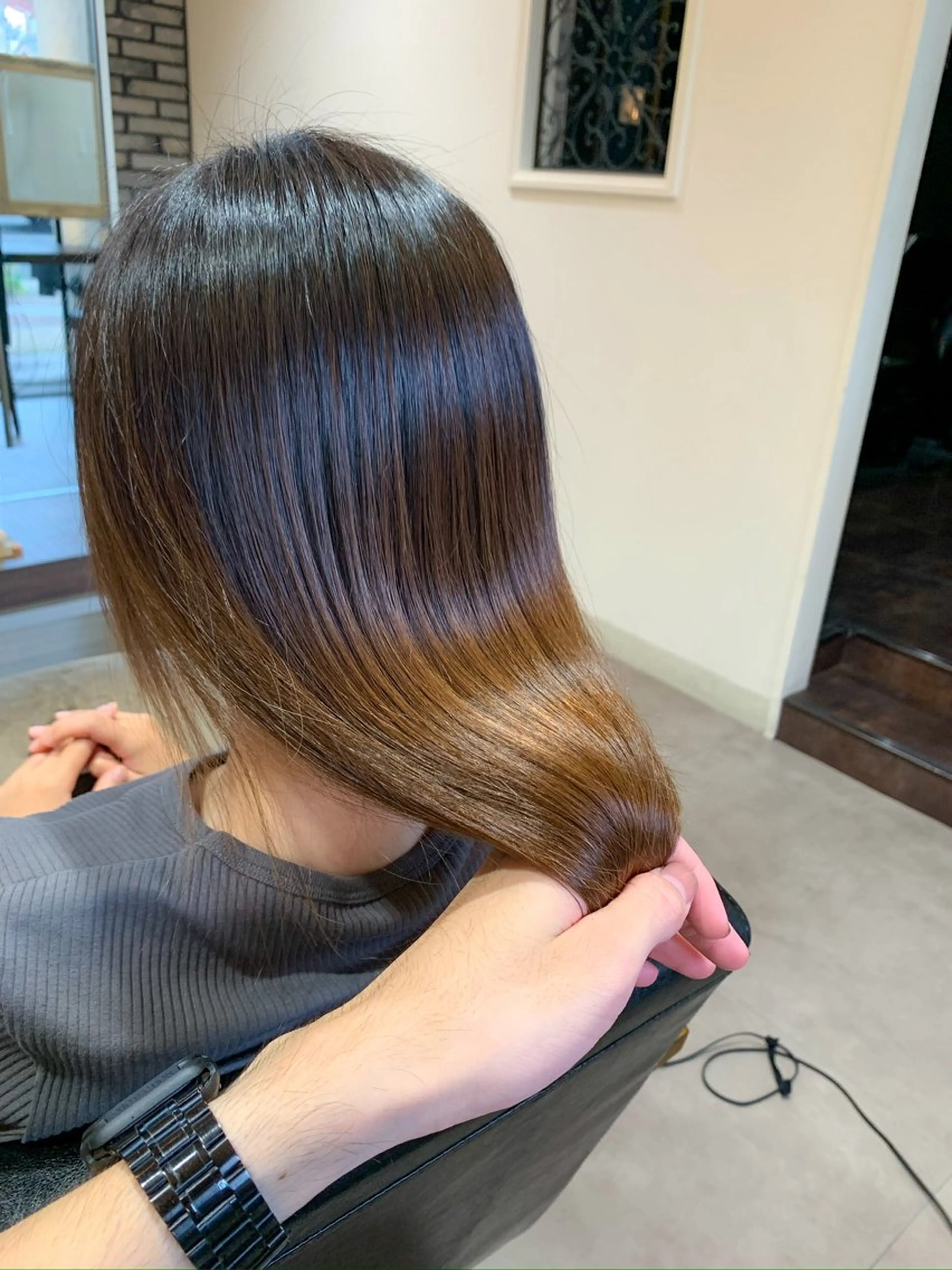 ロング 切りっぱなしボブ パープルカラー ボブ エギョモリ 外国人風カラー カット 縮毛矯正 トリートメント Uni.所属・地毛風ストレート/ 髪質改善/榎本流行のヘアスタイル