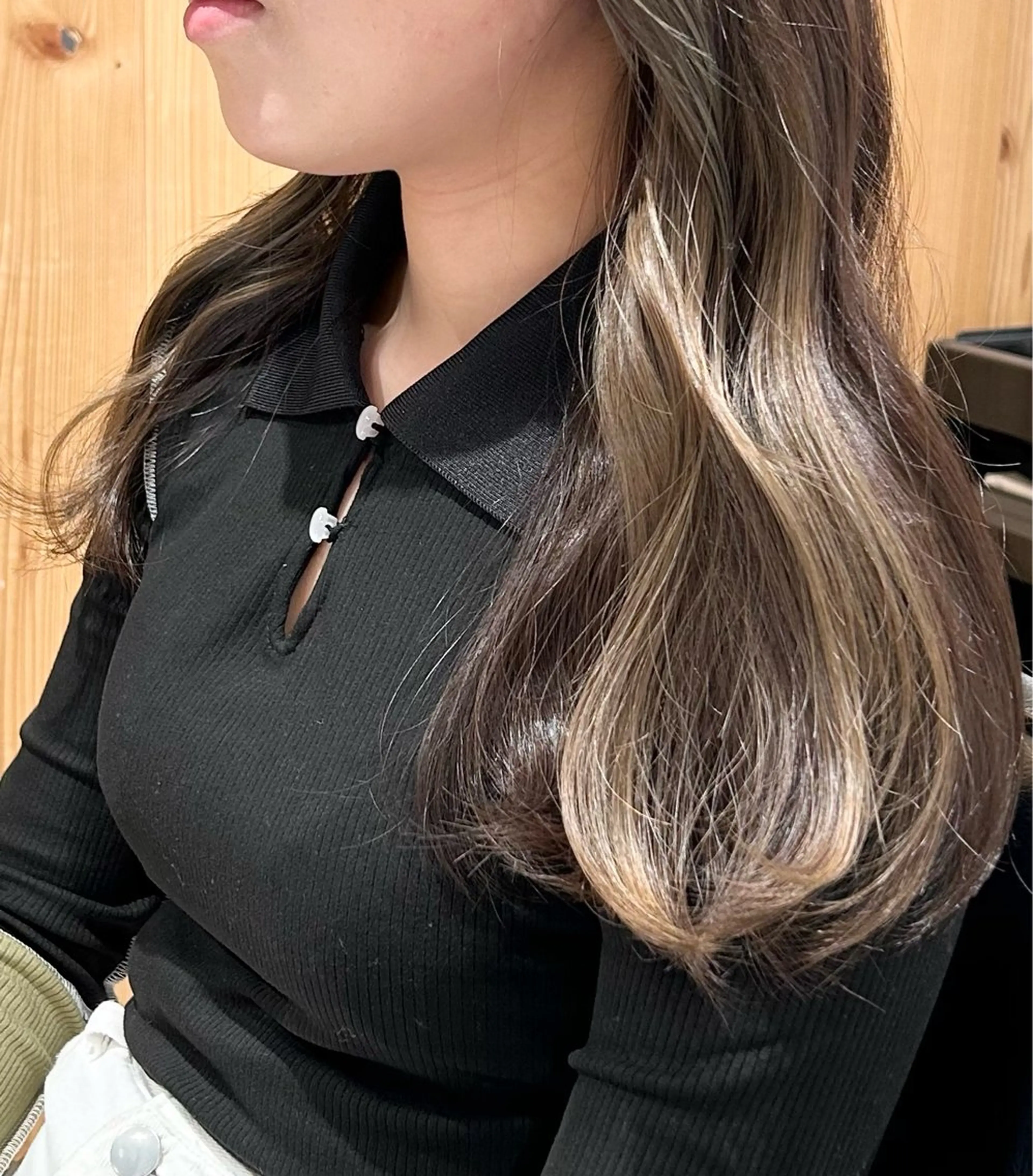 セミロング カラー ベージュカラー ブリーチ インナーカラー ホワイトベージュ カット ヘアカラー トリートメント ヘッドスパ GO TODAY SHAIRE SALON 渋谷モディ所属・スキバサミを使わない カット🌼唯🌼のヘアスタイル