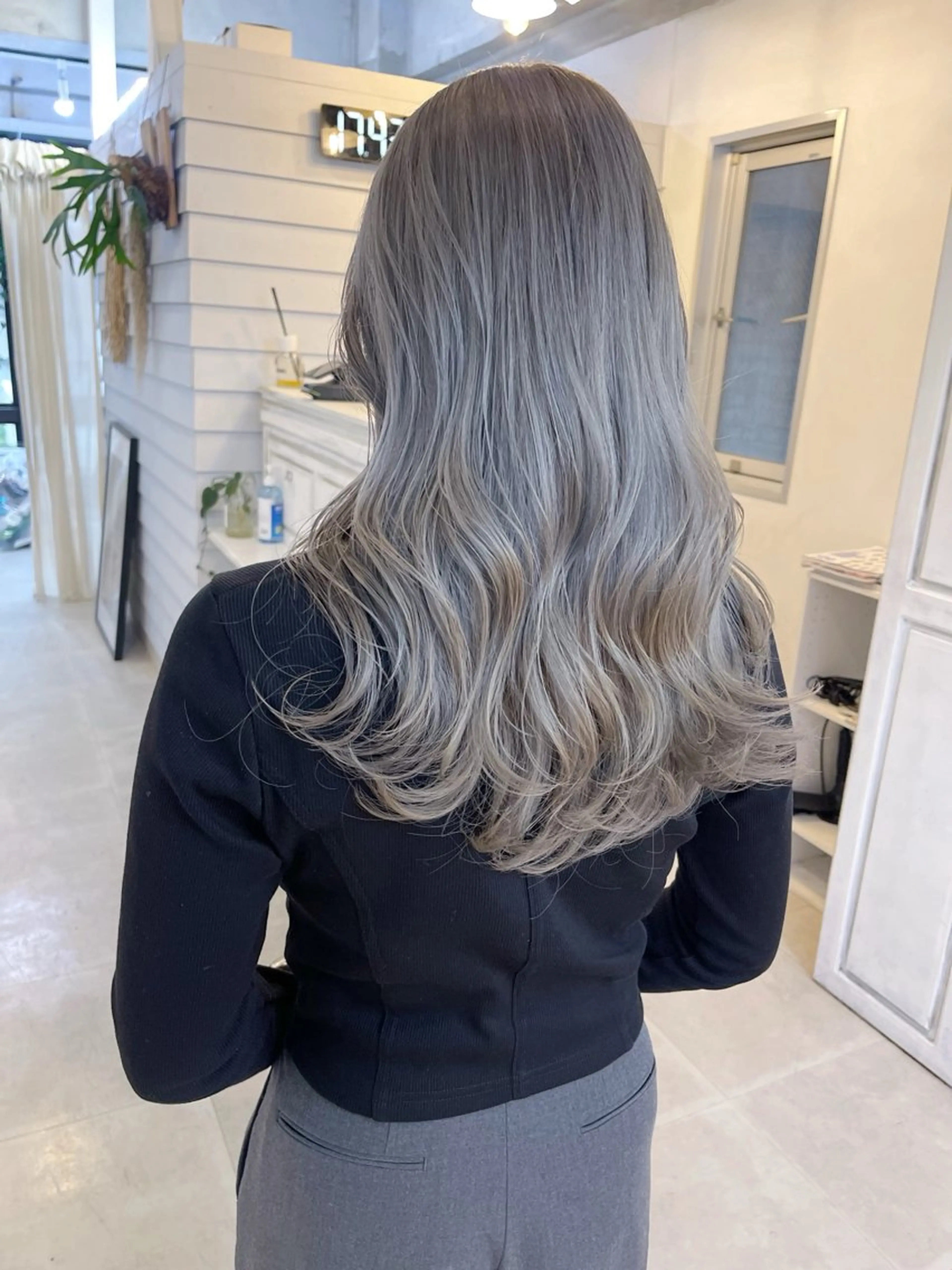 セミロング カラー ブリーチ ケアブリーチ グレージュ ハイトーンカラー ヘアカラー トリートメント AiM 大名　似合わせカットのヘアスタイル