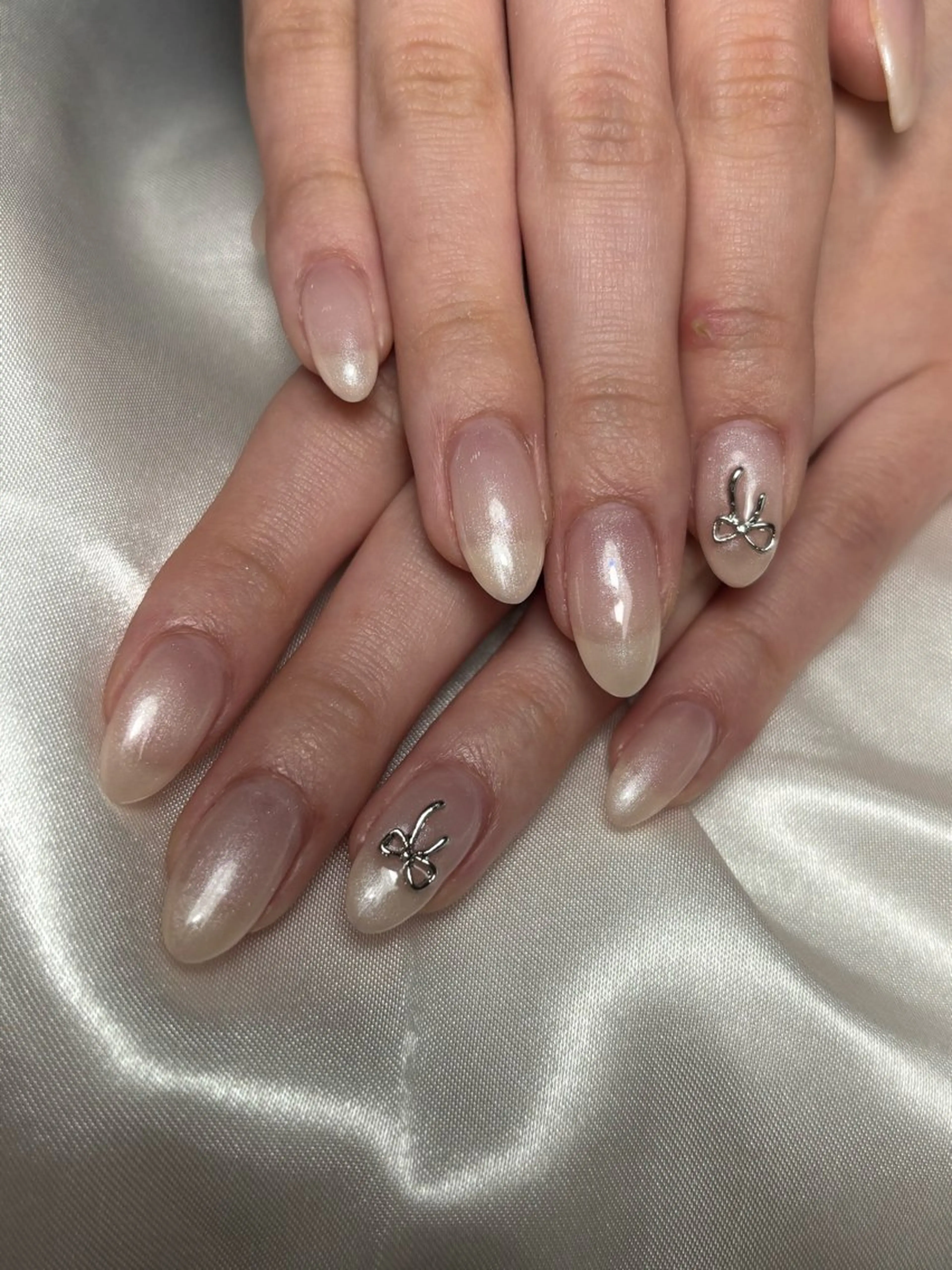 ネイル ワンカラーネイル リボン Sympa🐰 AMiのネイルデザイン