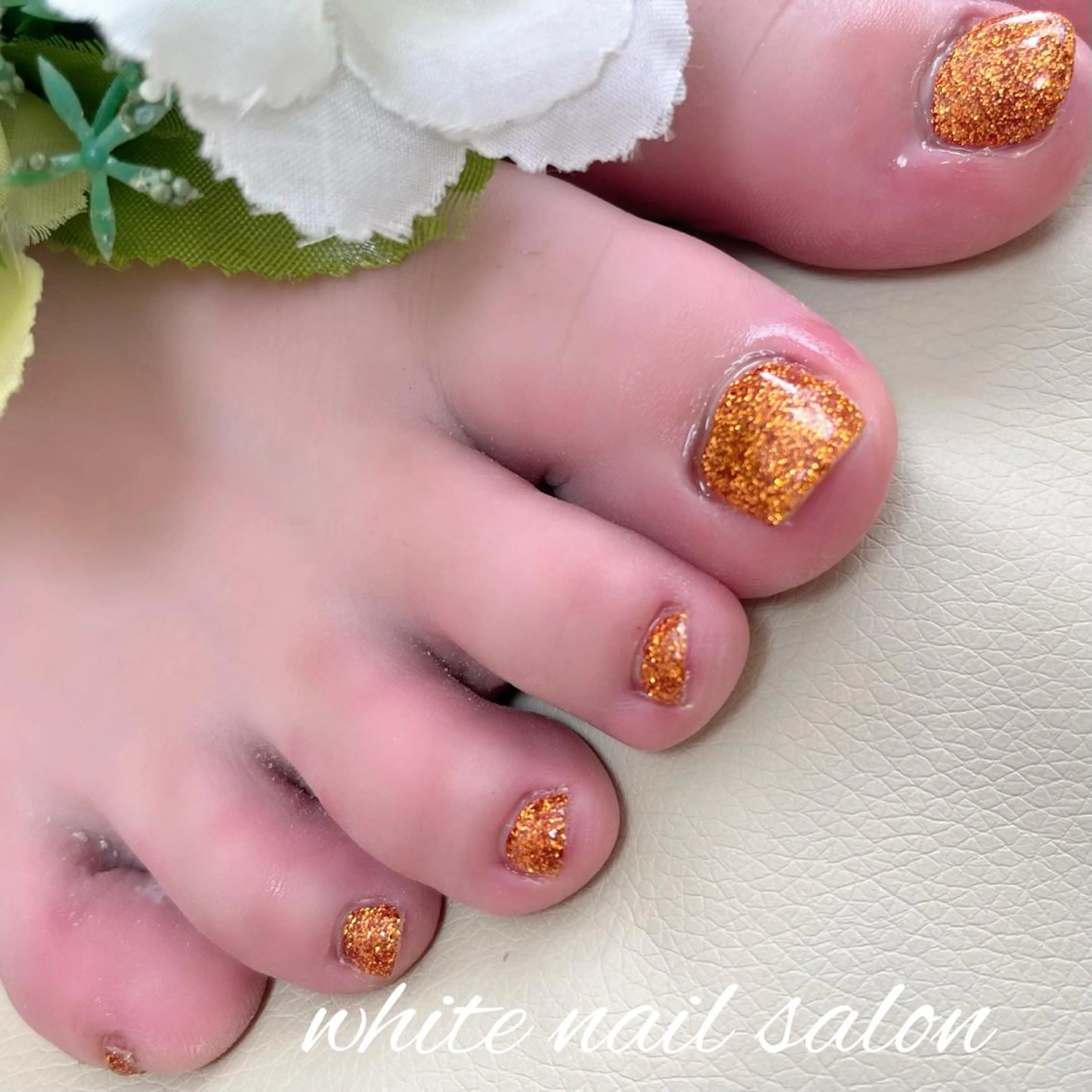 ネイル フットネイル ジェルネイル ハードジェル ラメ(グリッター) 持ち込み フットネイル white nail salonのネイルデザイン