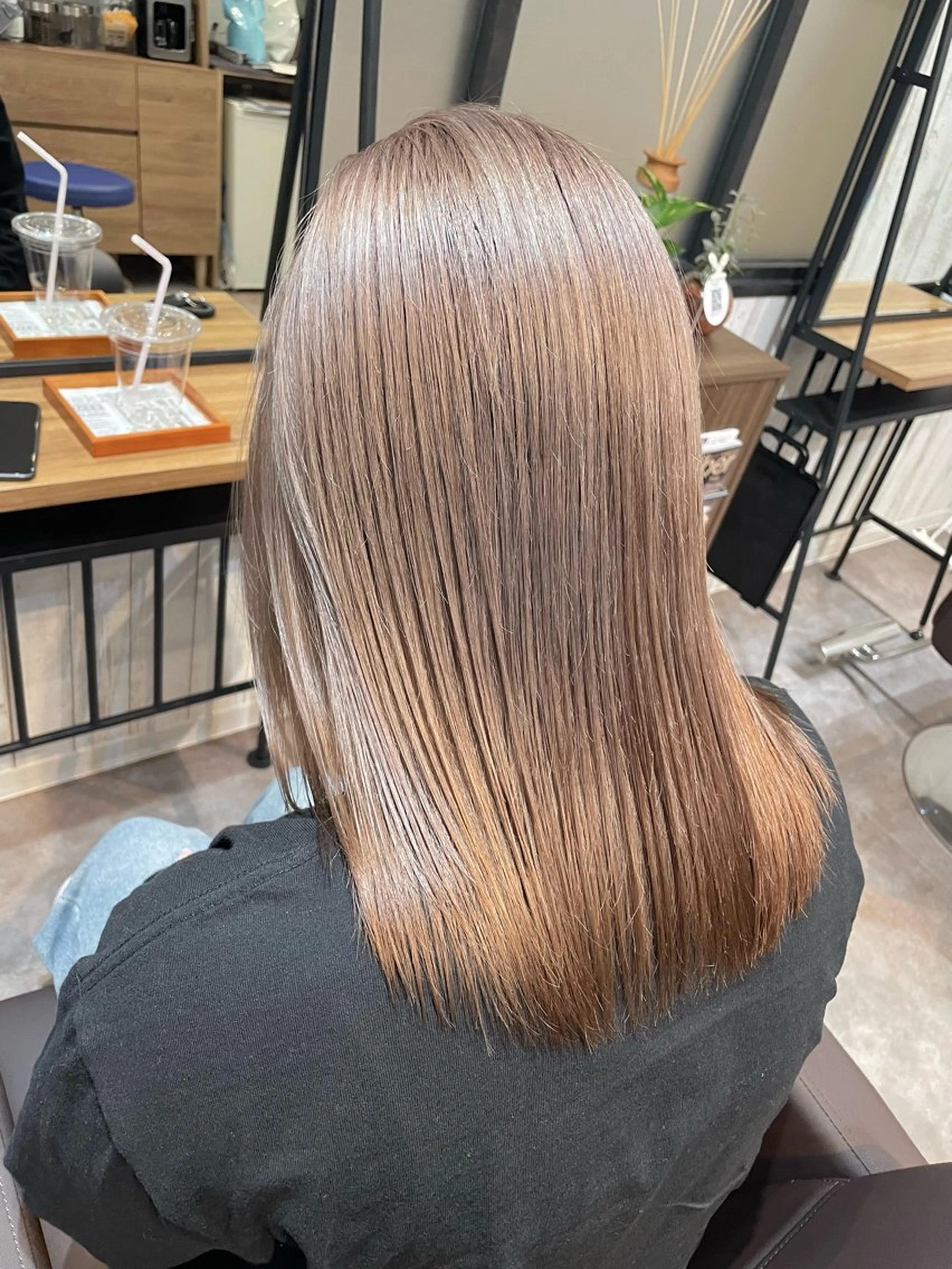 セミロング カット ヘアカラー ブリーチ特化🎖️ピ ンクカラー高橋さやかのヘアスタイル