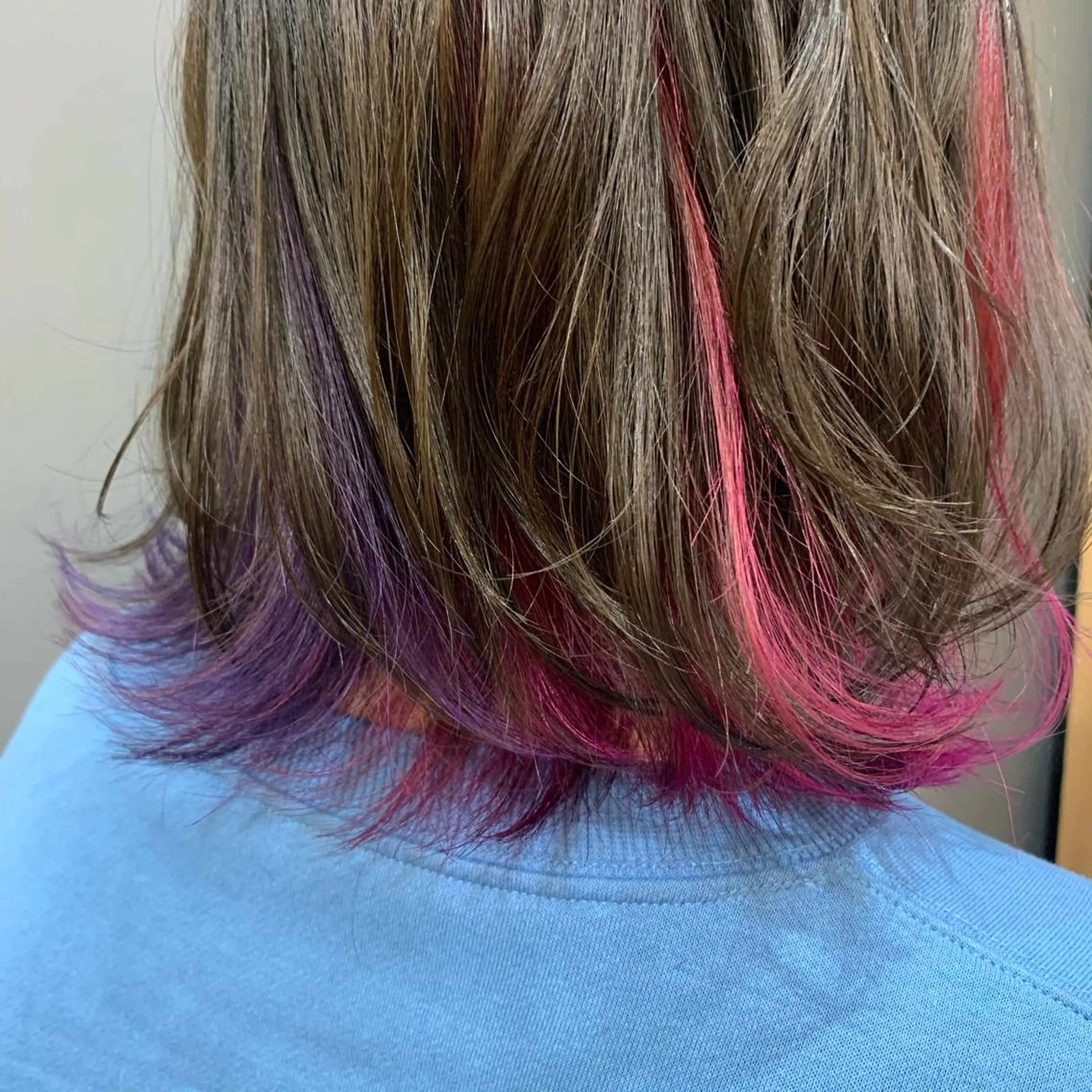 ミディアム カラー ヘアアレンジ ブリーチ ピンクカラー パープルカラー レイヤーカット カット 佐藤 実咲のヘアスタイル