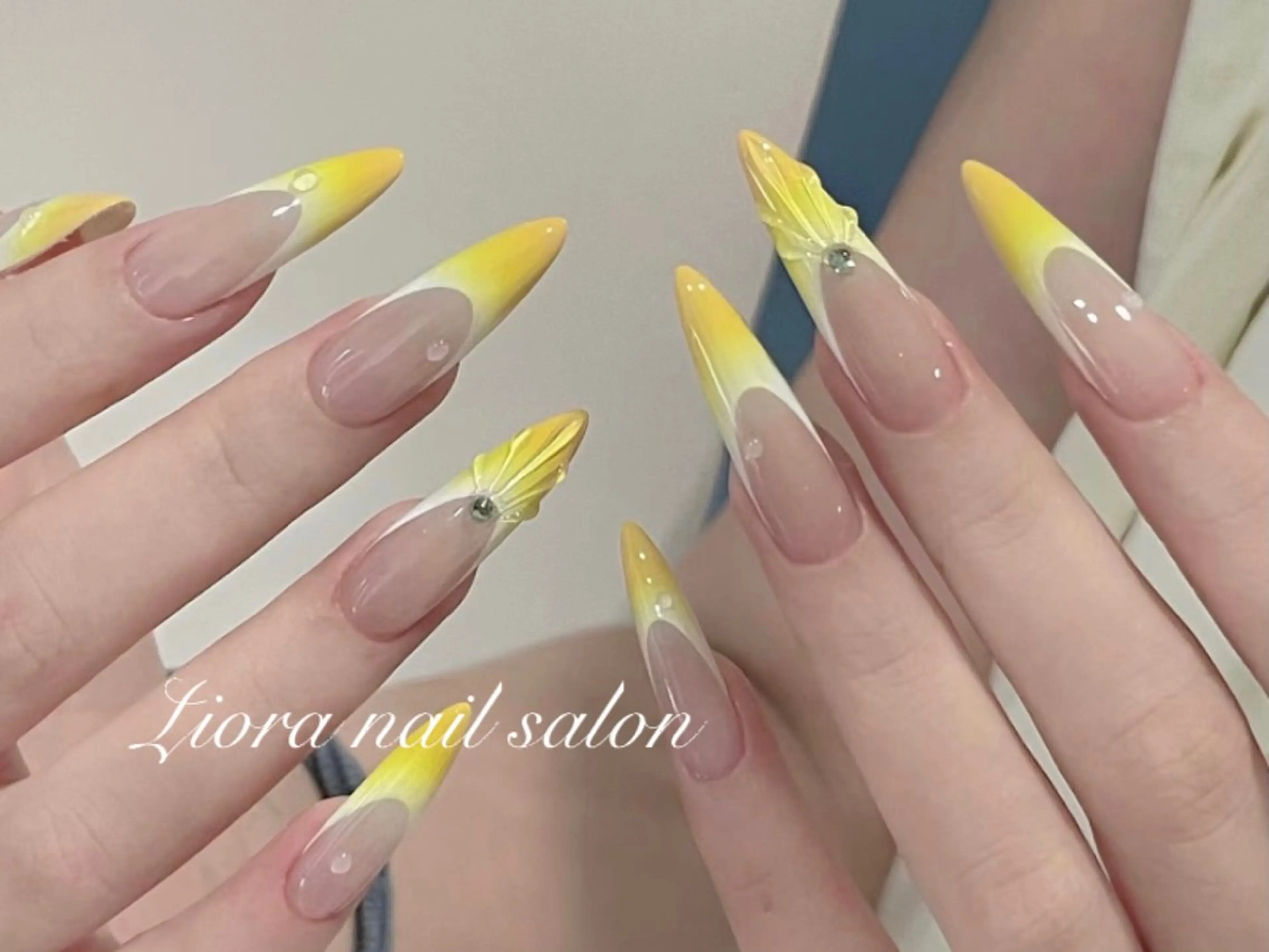 ネイル フレンチネイル ジェルネイル ガーリー グラデーション キラキラネイル ハンドネイル Liora nail 1のネイルデザイン