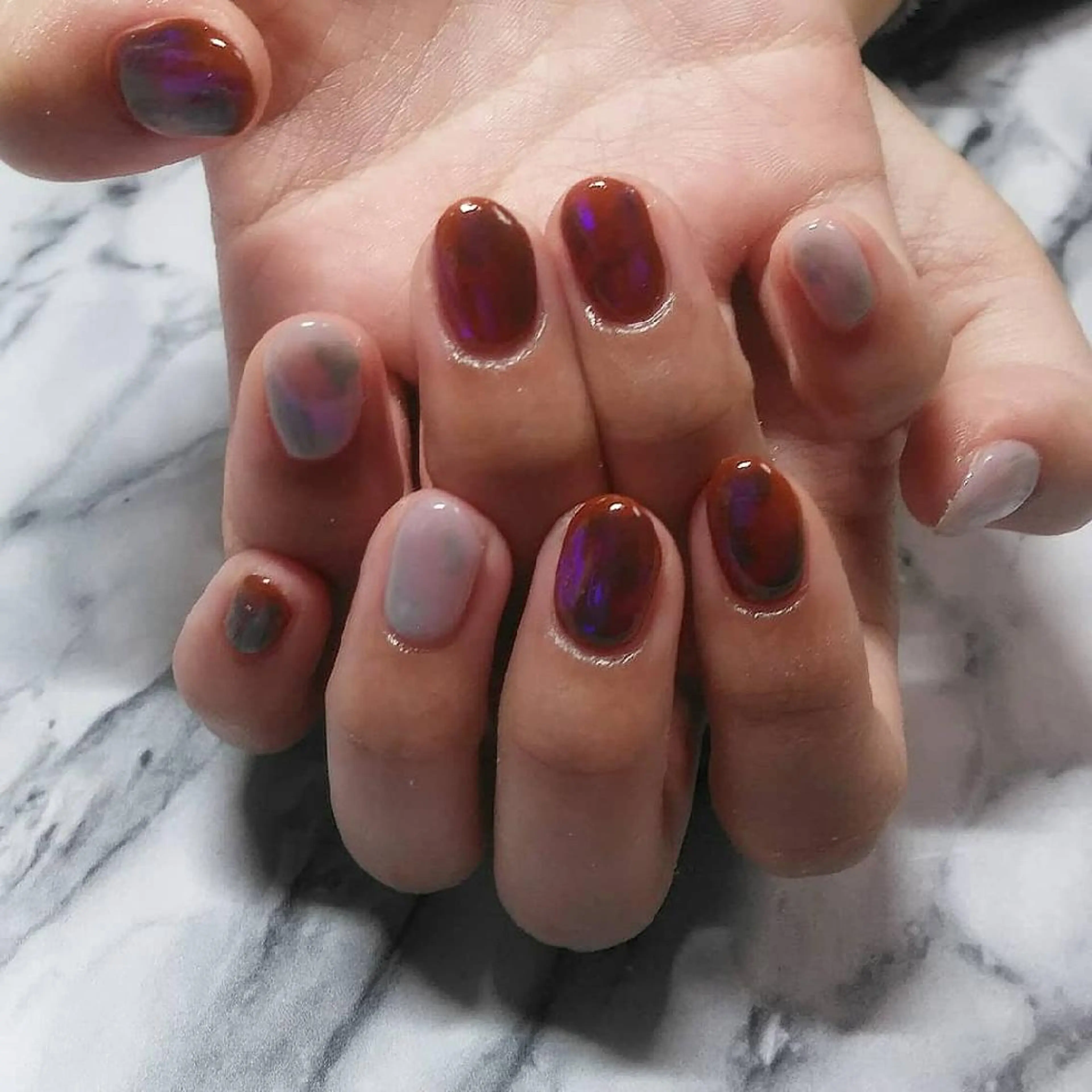 ネイル オーロラネイル べっ甲ネイル キラキラネイル ニュアンスネイル ハンドネイル ハンドケア lyly.nail所属・lylynail YUUKAのネイルデザイン