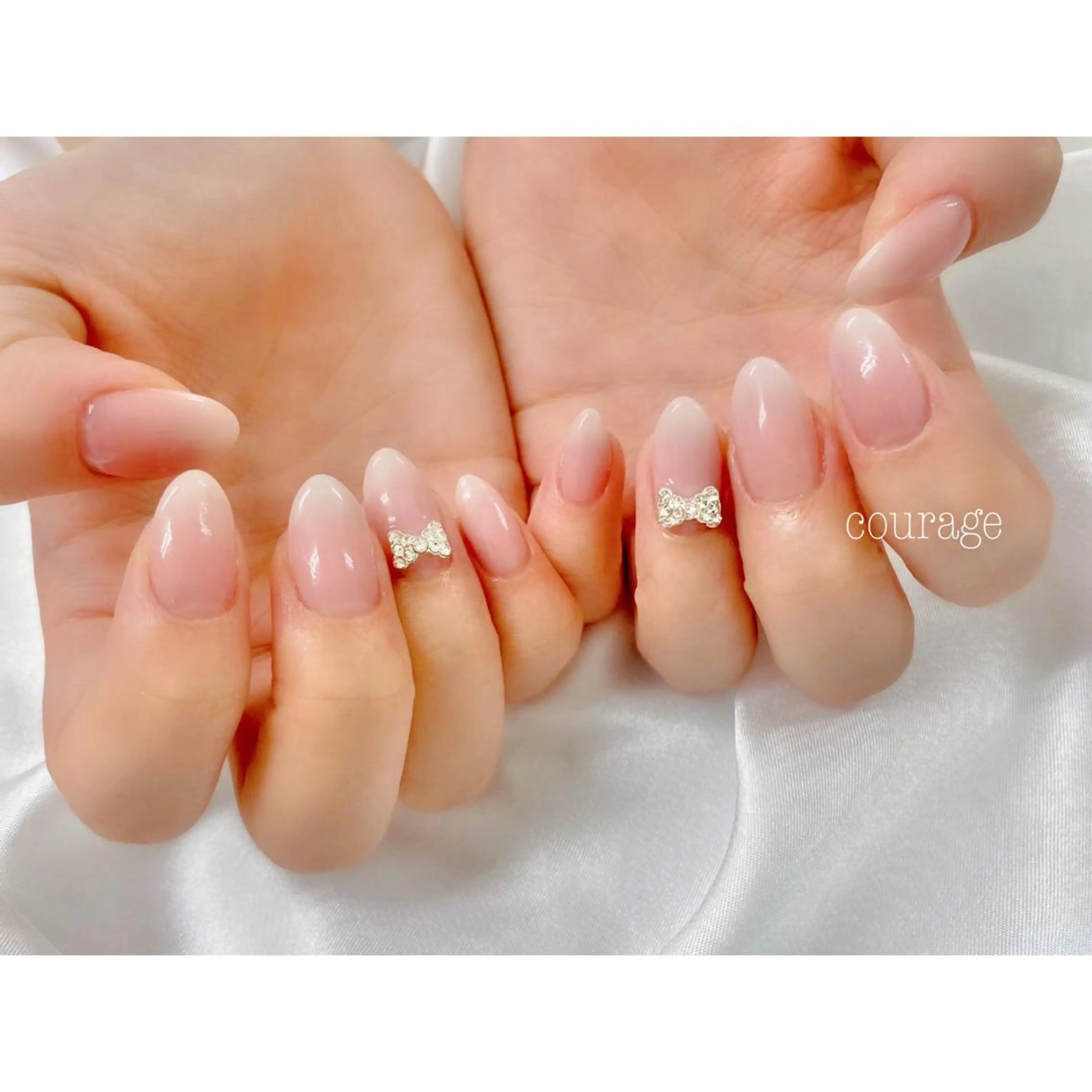 ネイル キラキラネイル リボン ハンドネイル ネイルサロンcourage所属・ネイルサロン courageのネイルデザイン