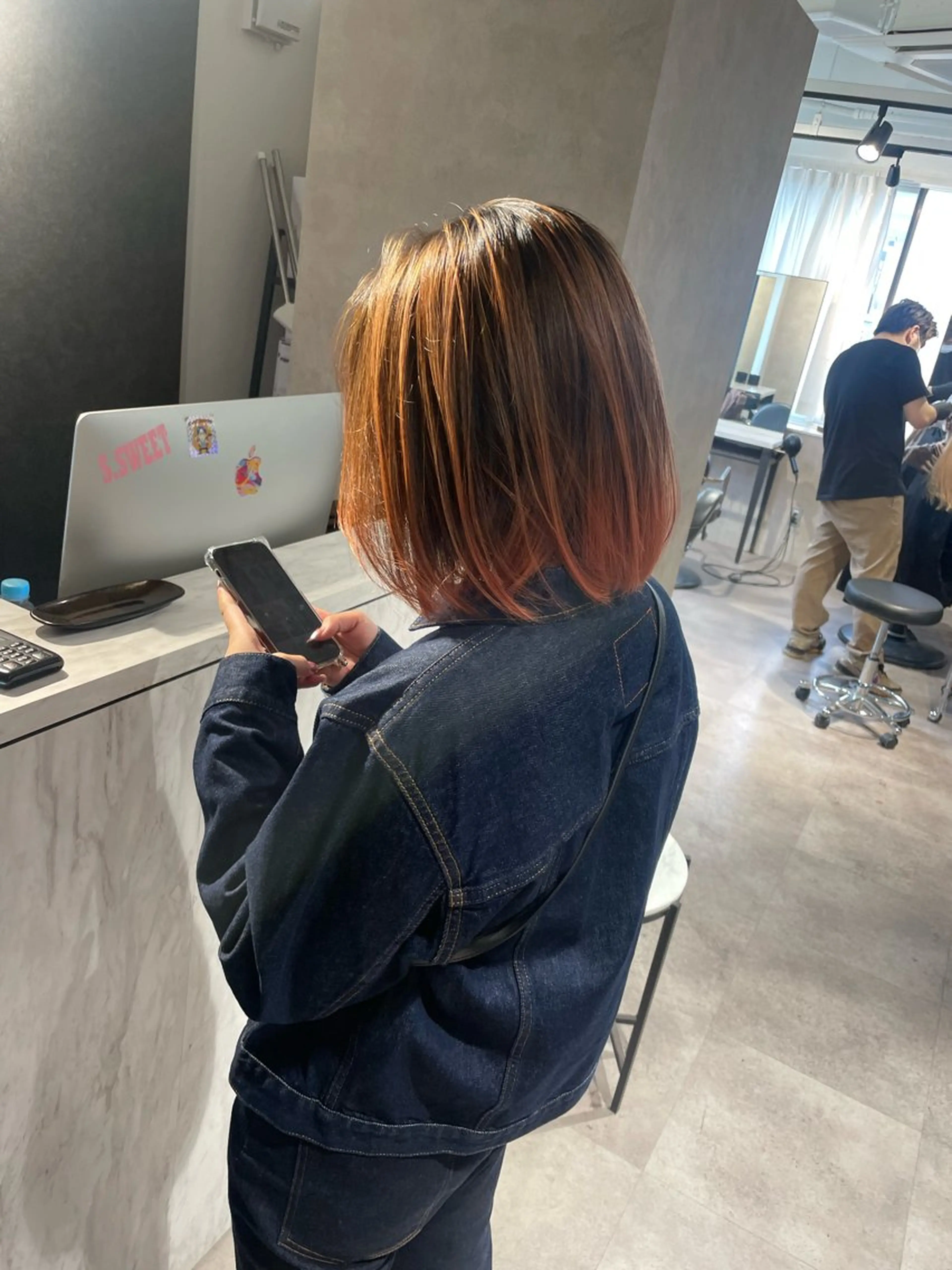 ミディアム カラー バレイヤージュ オレンジ レイヤーカット 🇰🇷ハイトーン× 韓国レイヤー레이어드のヘアスタイル