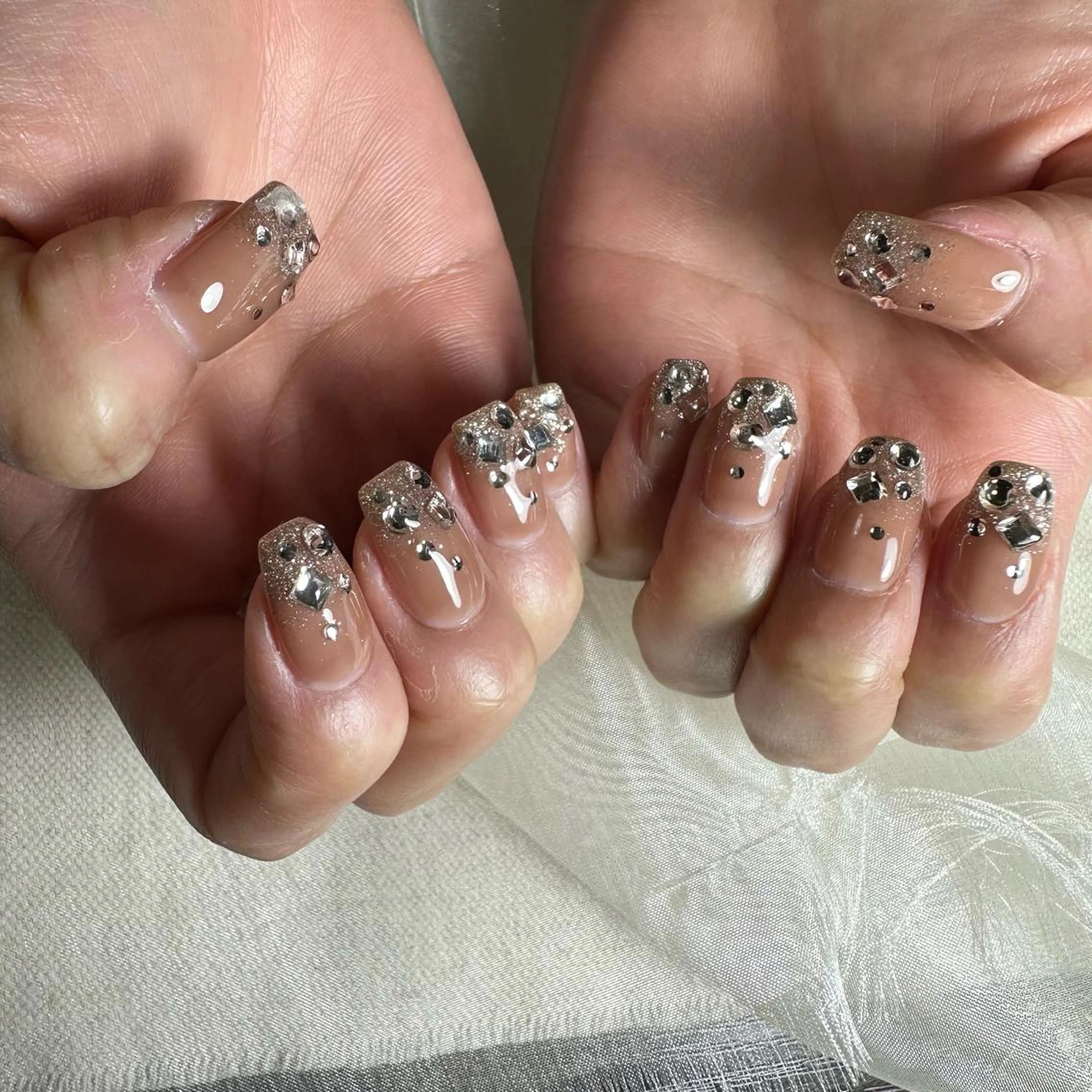 ネイル repos~ルポ~所属・里見 麗のネイルデザイン