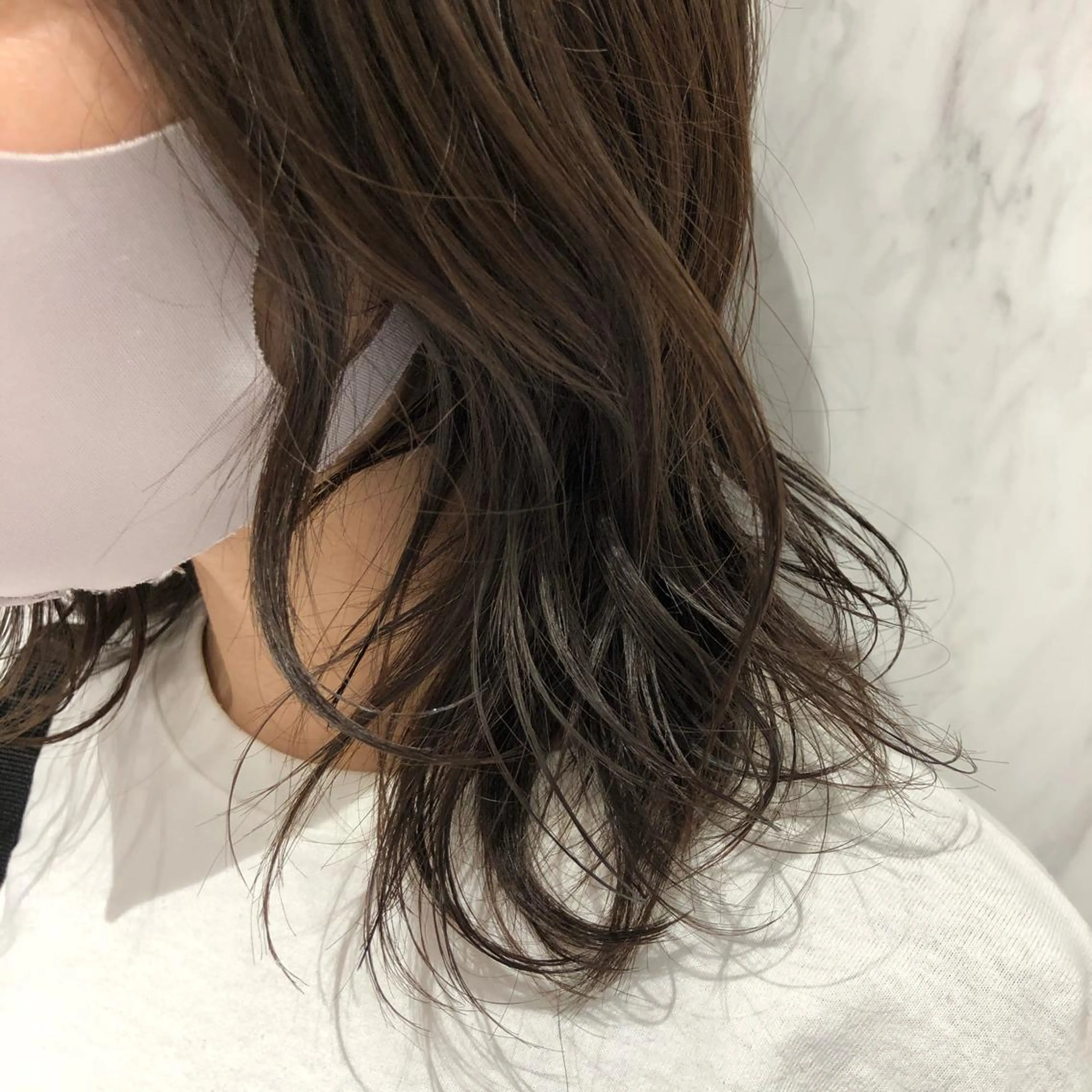 ミディアム カラー akane .のヘアスタイル