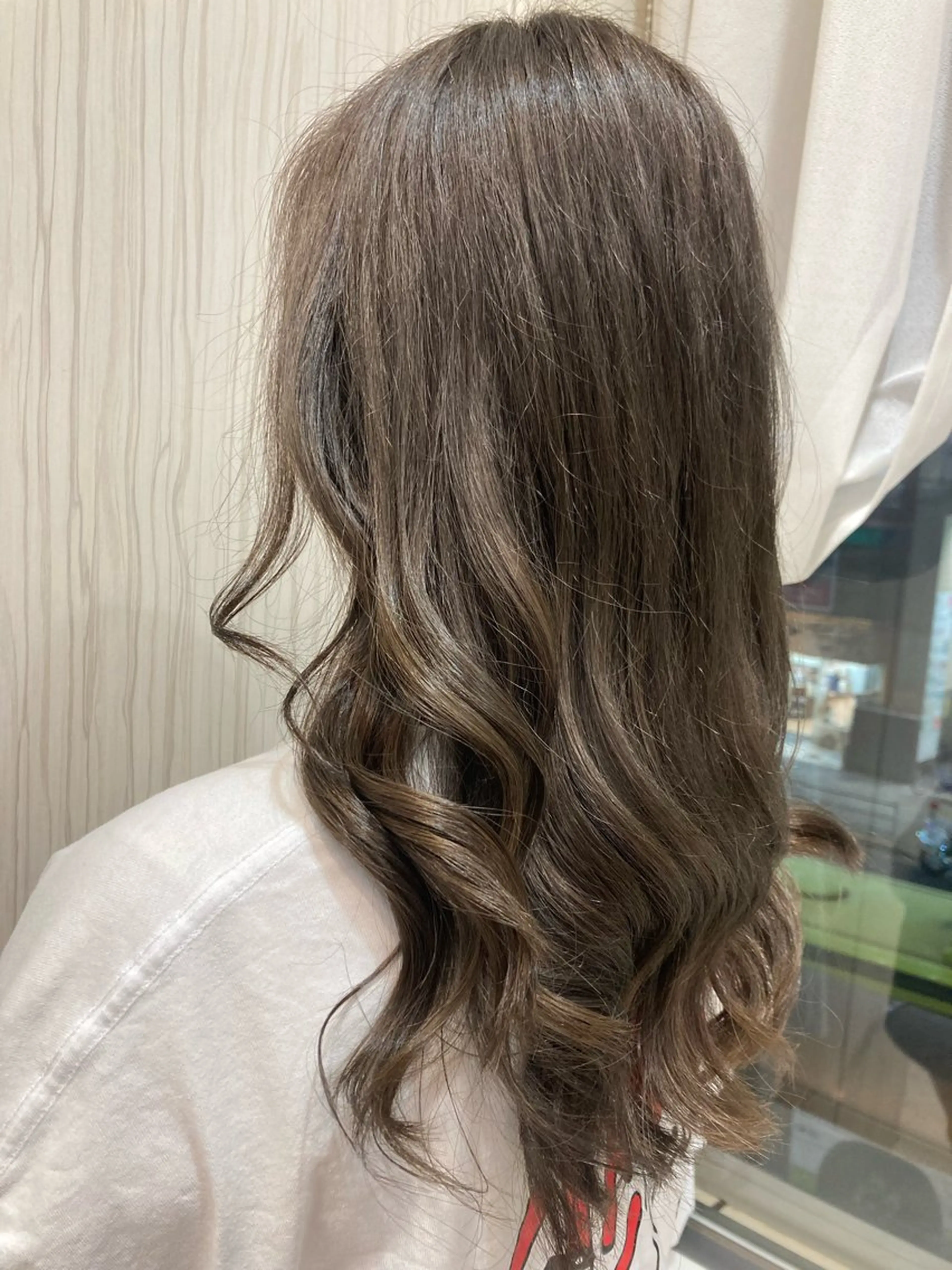 セミロング カラー グレージュ ヘアカラー 永倉 はるかのヘアスタイル
