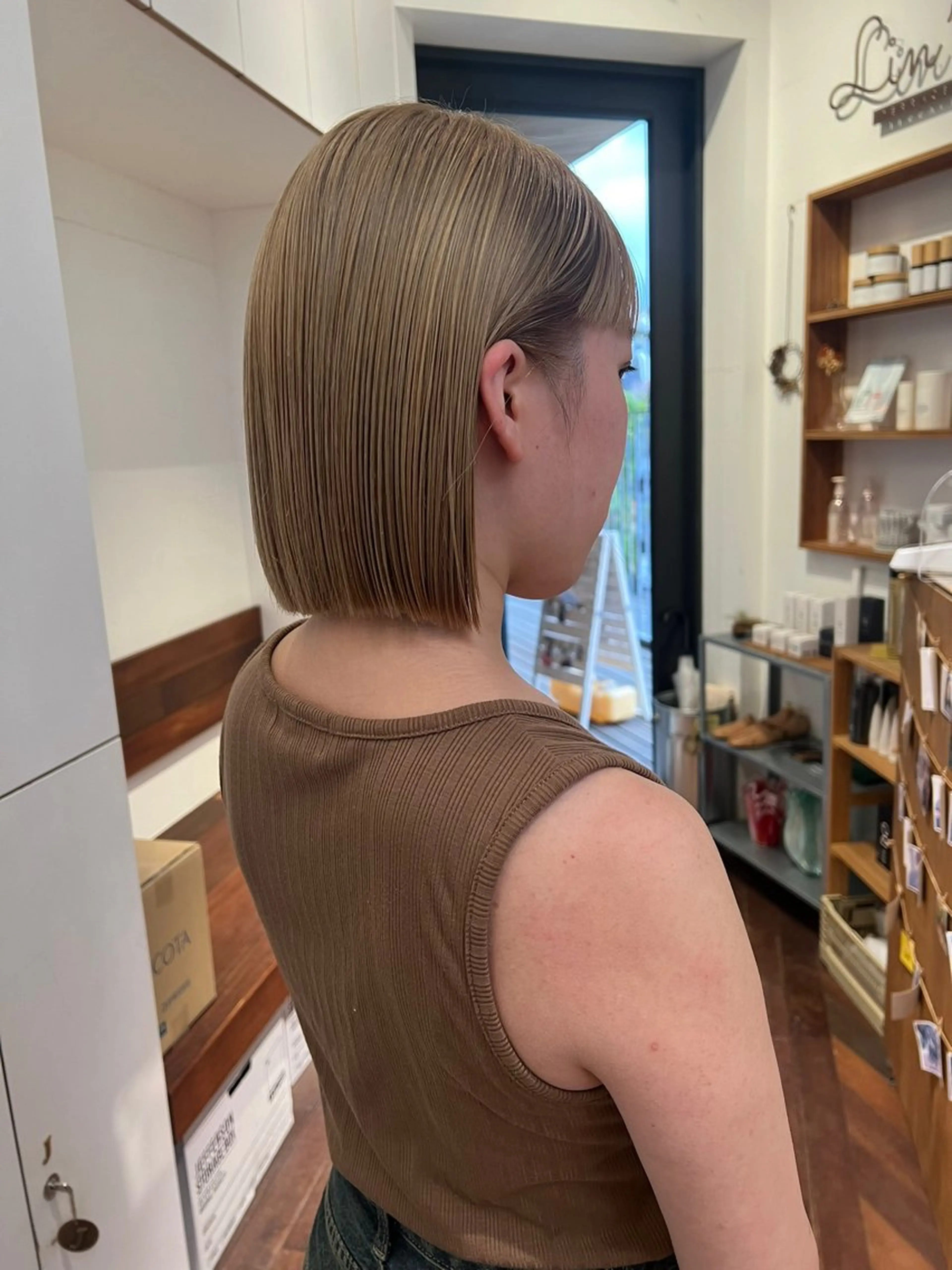 ミディアム Lin'ne所属・竹内梓／パーマ ／ハイトーンのヘアスタイル