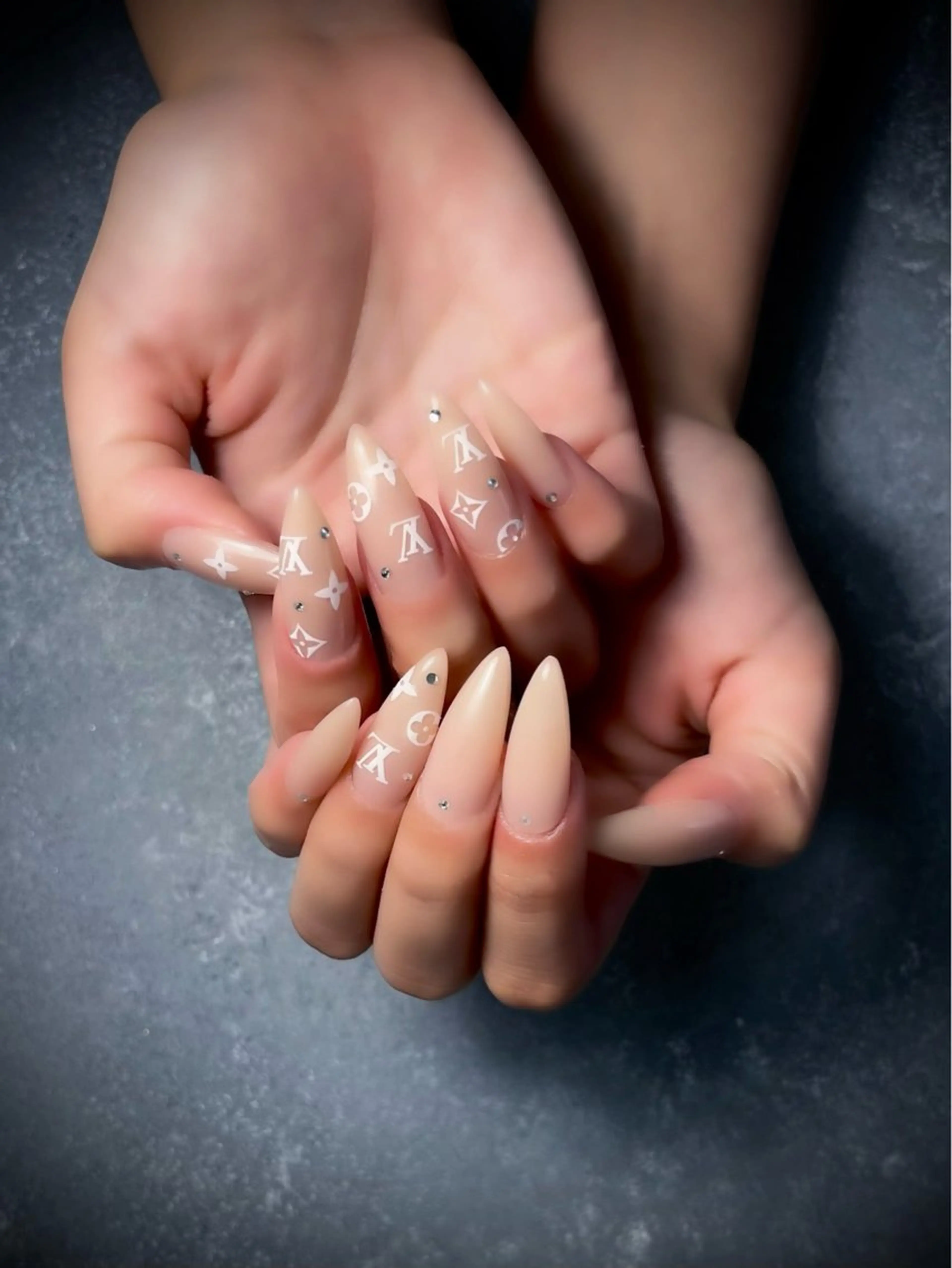 ネイル キラキラネイル マグネットネイル ワンカラーネイル スカルプネイル ワンホンネイル nine.🦋 YUKOのネイルデザイン