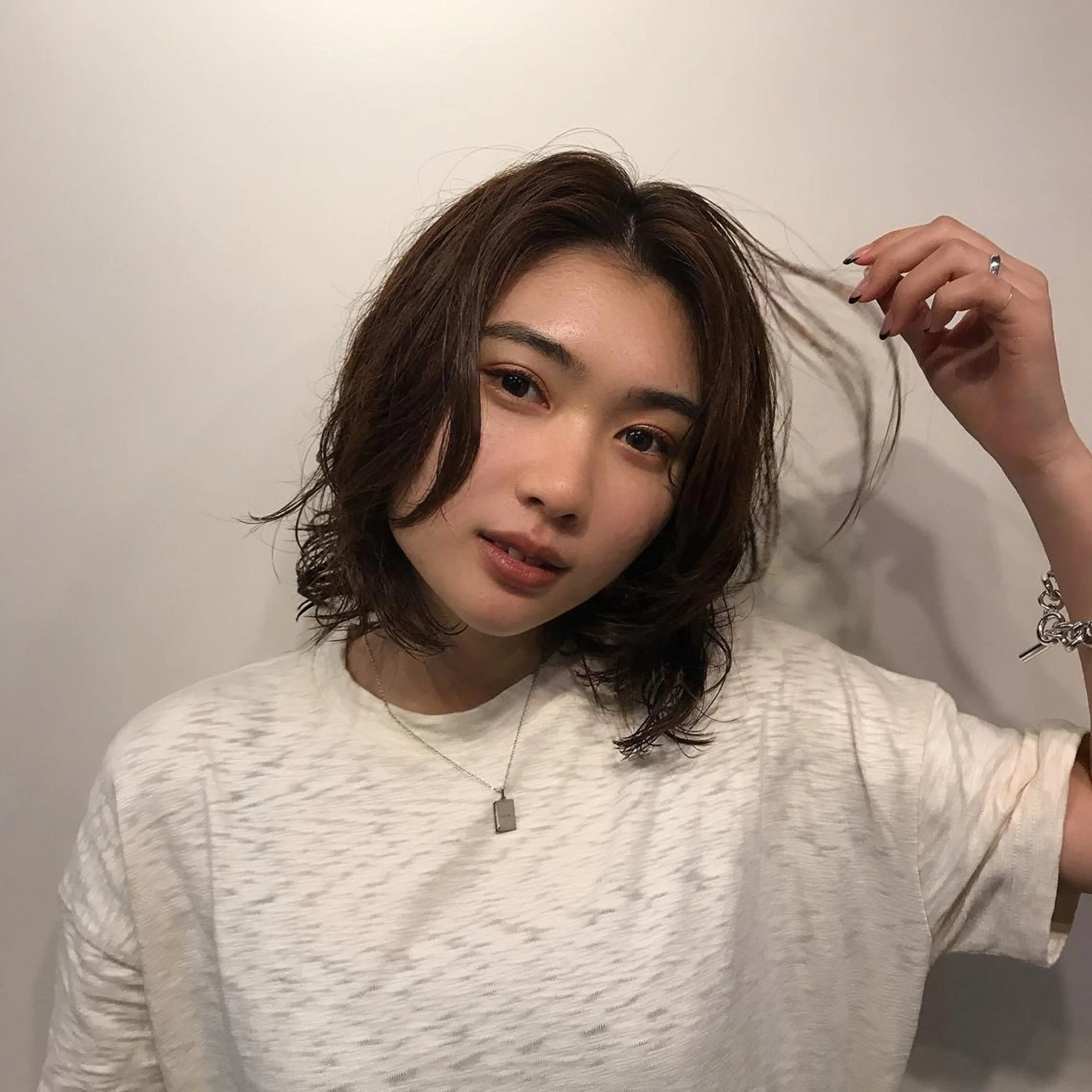 ミディアム パーマ ミディアムパーマ 縮毛矯正専門店店長 佐々木動画モデル募集のヘアスタイル