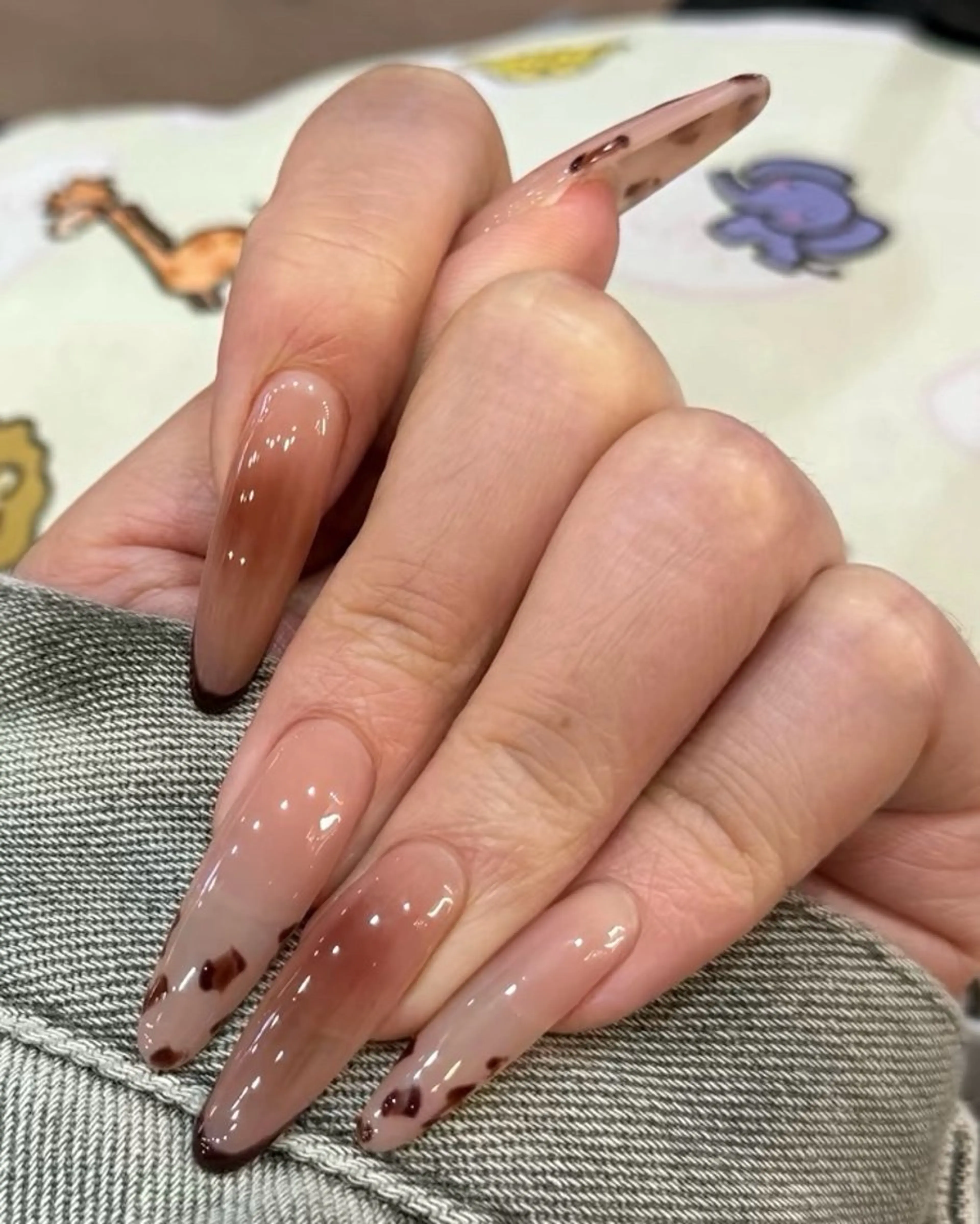 ネイル チークネイル 長さ出し フラワーネイル フレンチネイル ガーリー SunNail池袋駅 ワンホンネイルのネイルデザイン