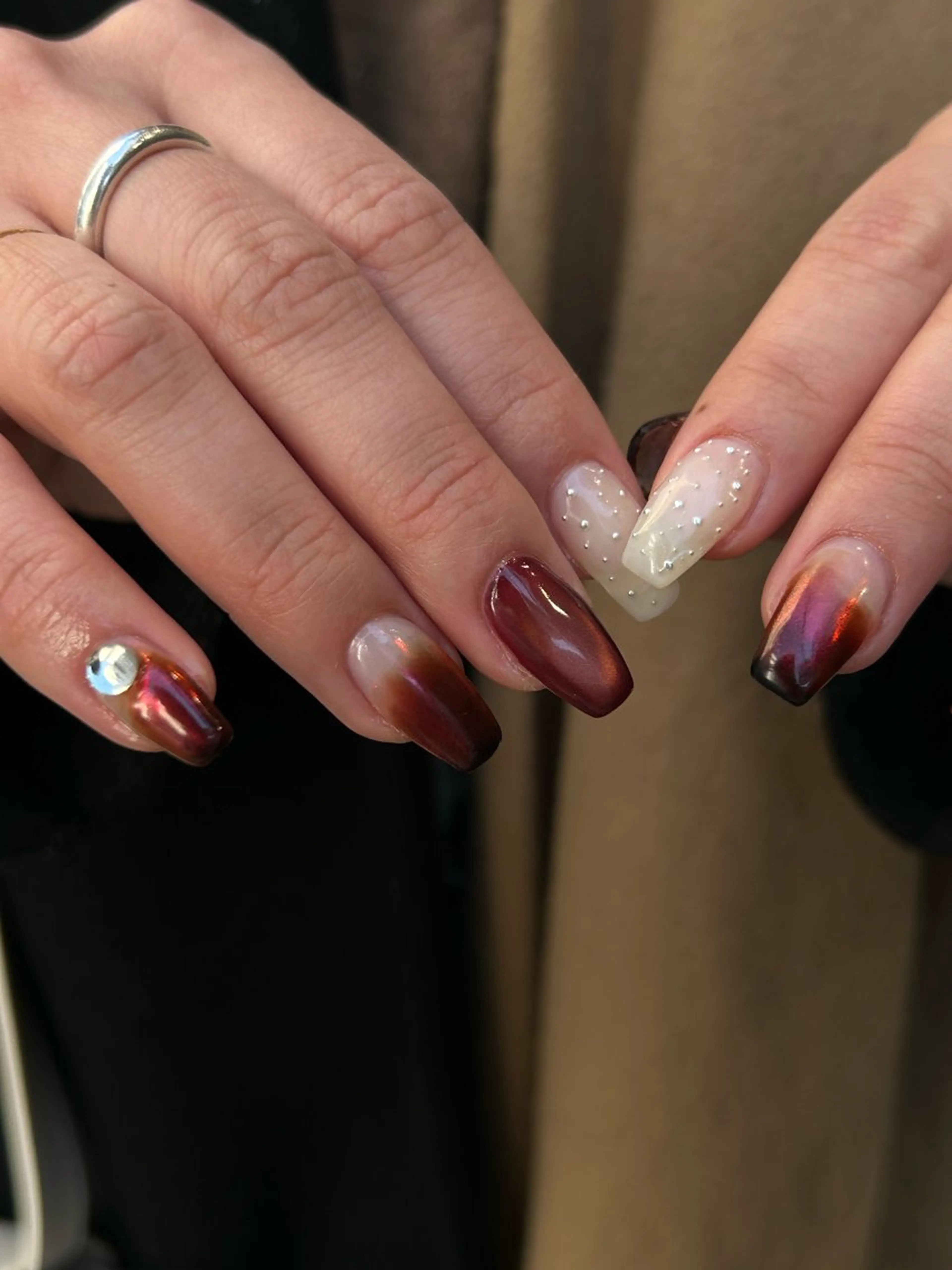 ネイル オーロラネイル マグネットネイル ニュアンスネイル オフィスネイル シンプルネイル Yuni.所属・sakae yurinaのネイルデザイン