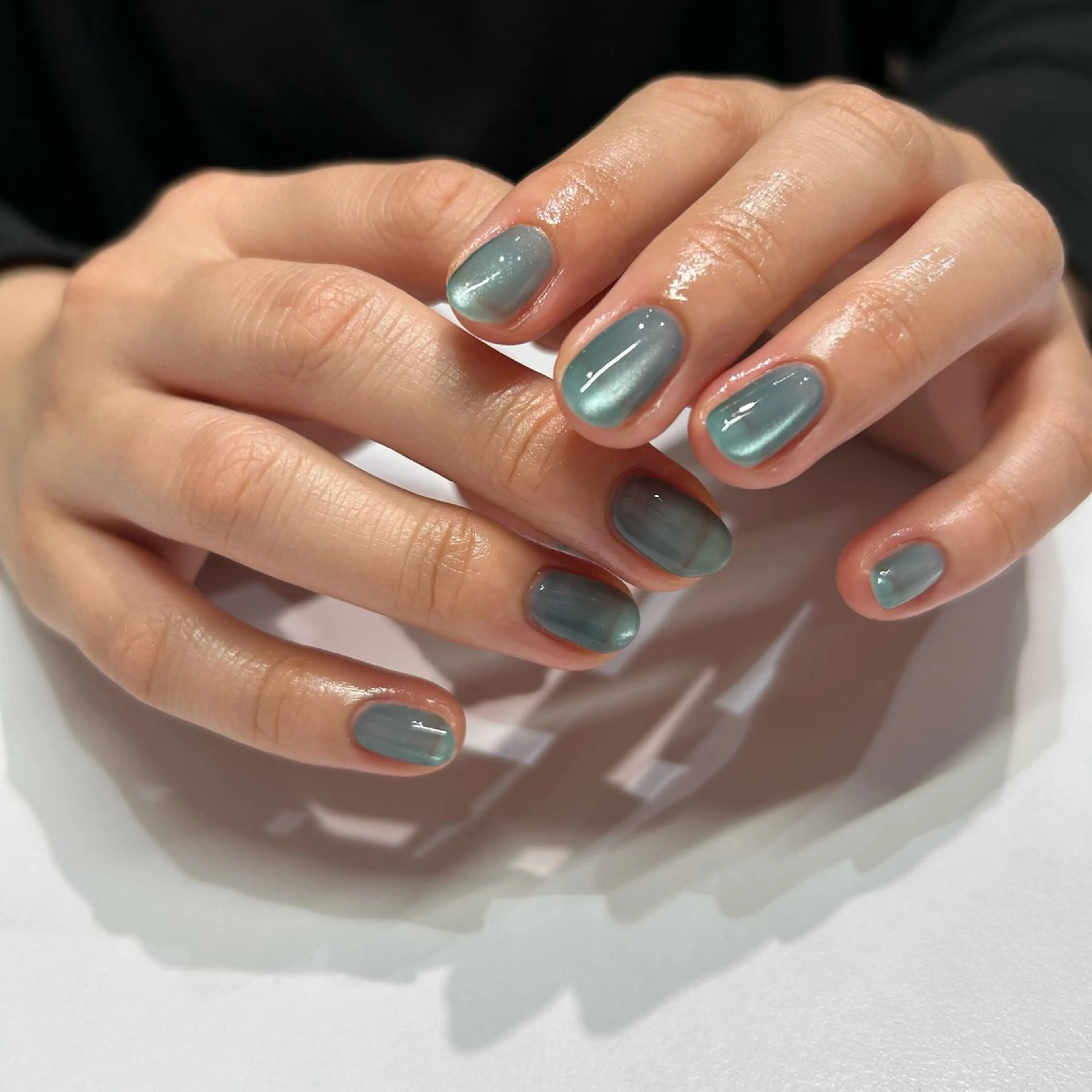 ネイル マグネットネイル ニュアンスネイル 夏ネイル ハンドネイル nail&care salon soa所属・soa/美容液ケアで 自爪を育てるネイルのネイルデザイン