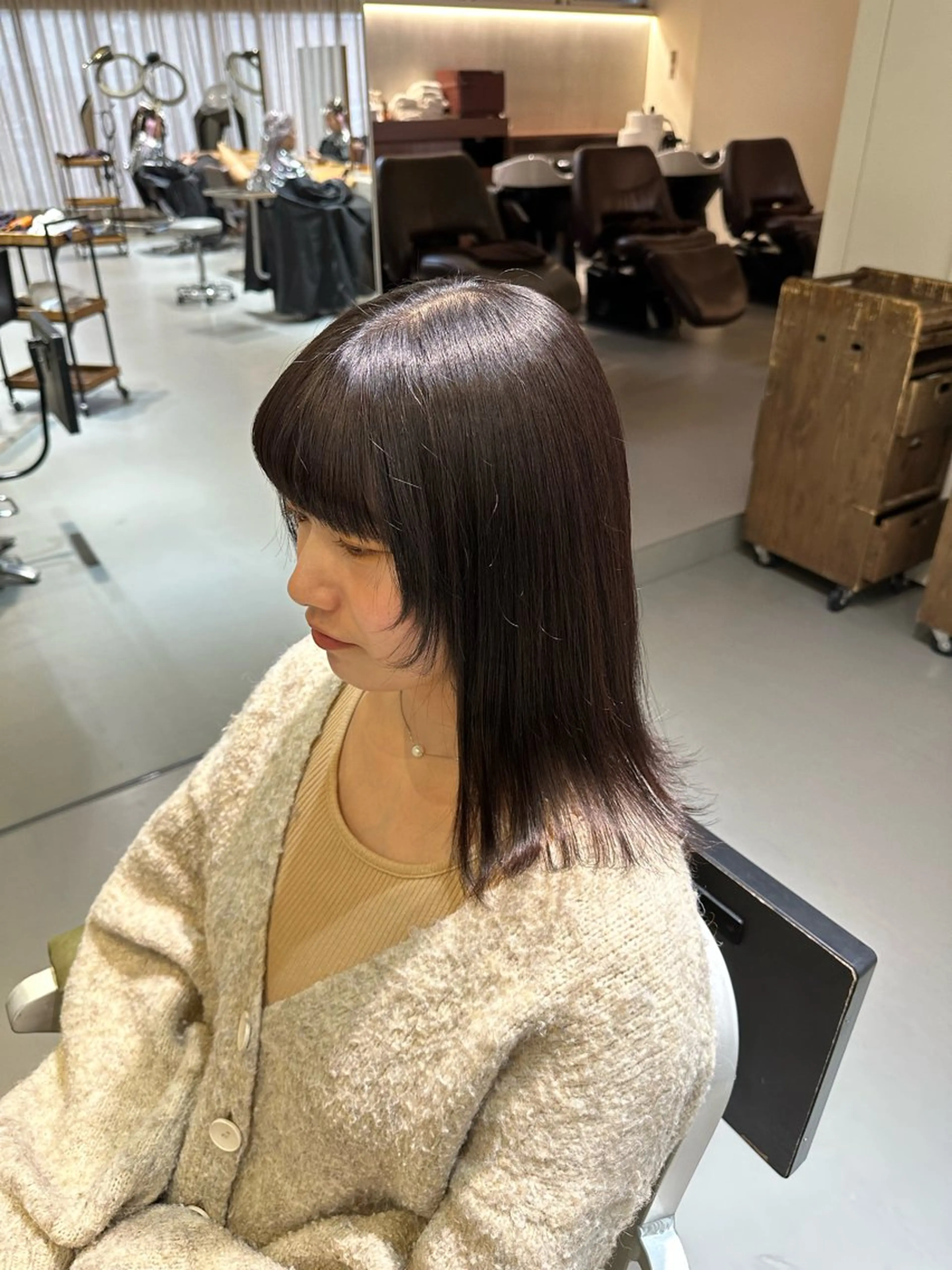 ミディアム カラー ブラウンカラー パープルカラー 顔まわりレイヤー レイヤーカット こがねざわ みさき🦭のヘアスタイル