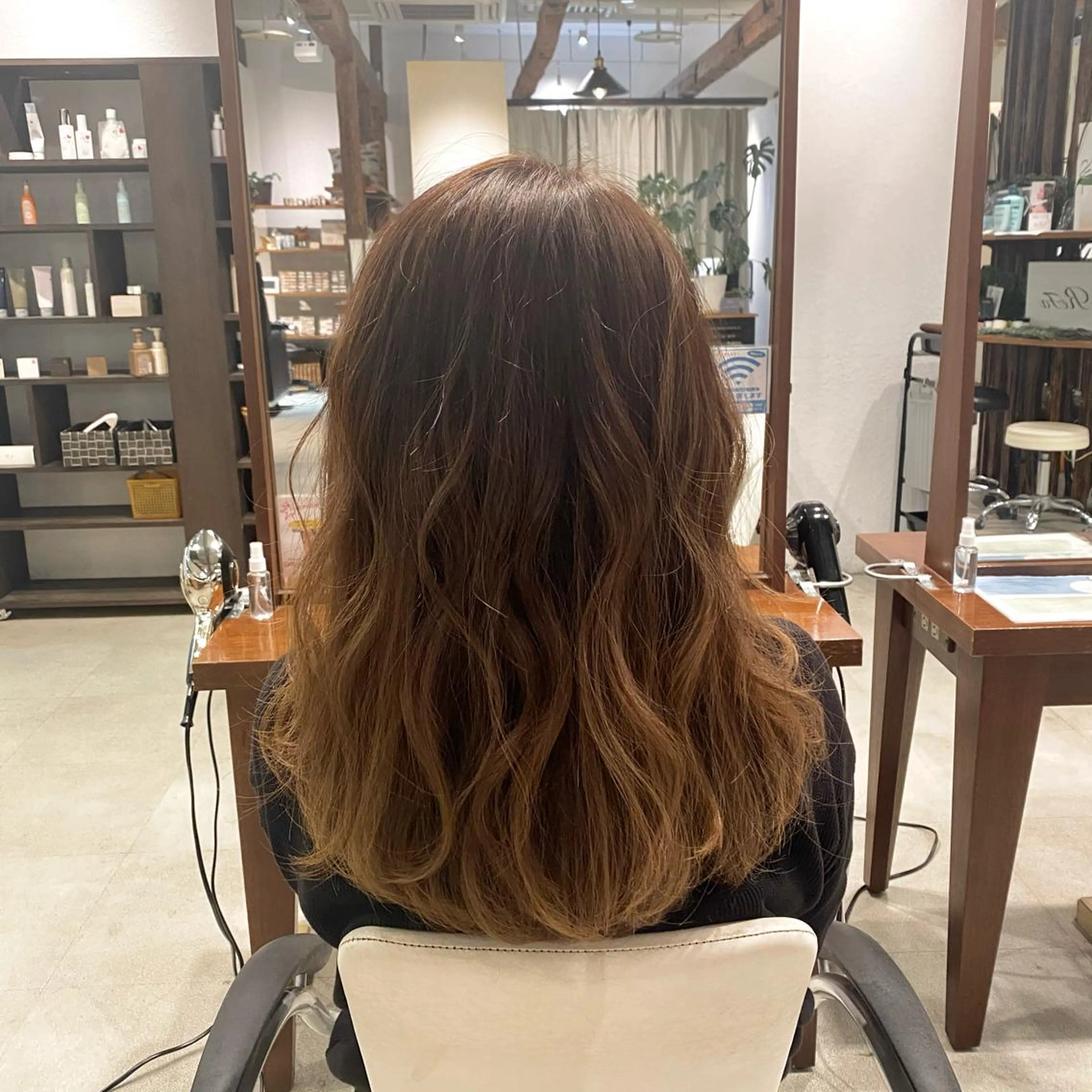 ロング カラー ブリーチ グラデーションカラー 黒川 結希のヘアスタイル