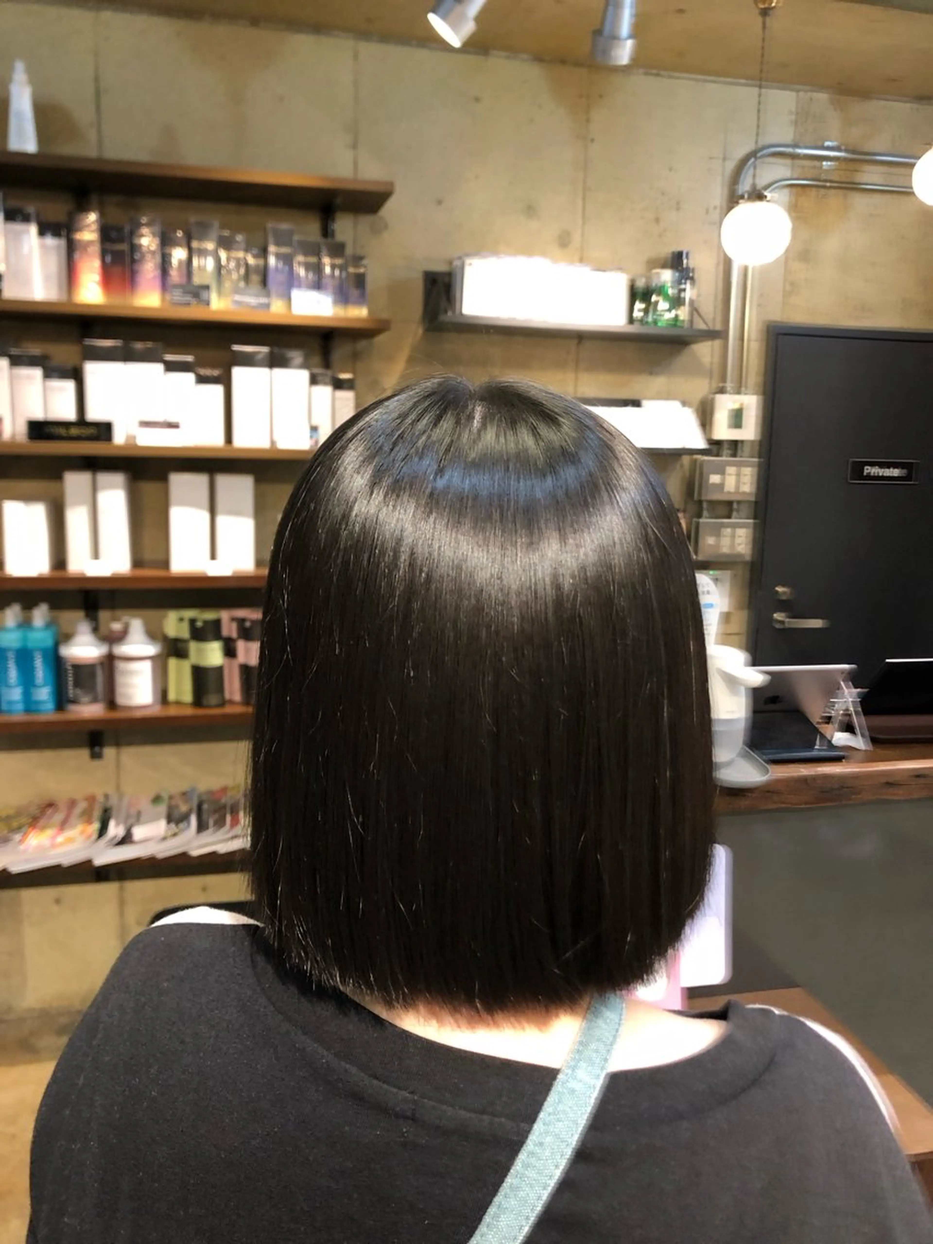 ショート 柔らかい縮毛矯正 +艶感山根のヘアスタイル