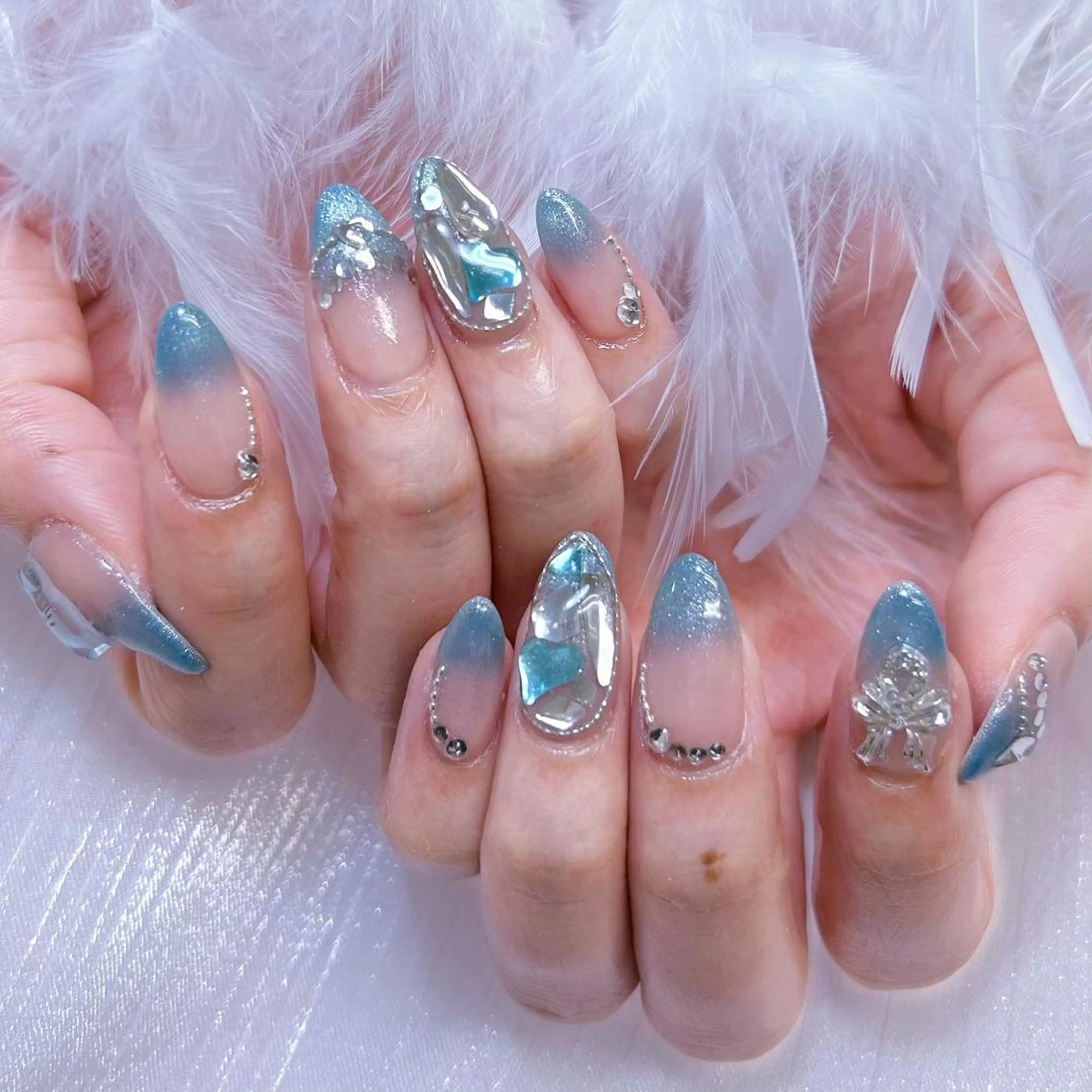 ネイル アートネイル オーロラネイル ガーリー キラキラネイル 韓国ネイル ハンドネイル DIAMOND 💦のネイルデザイン