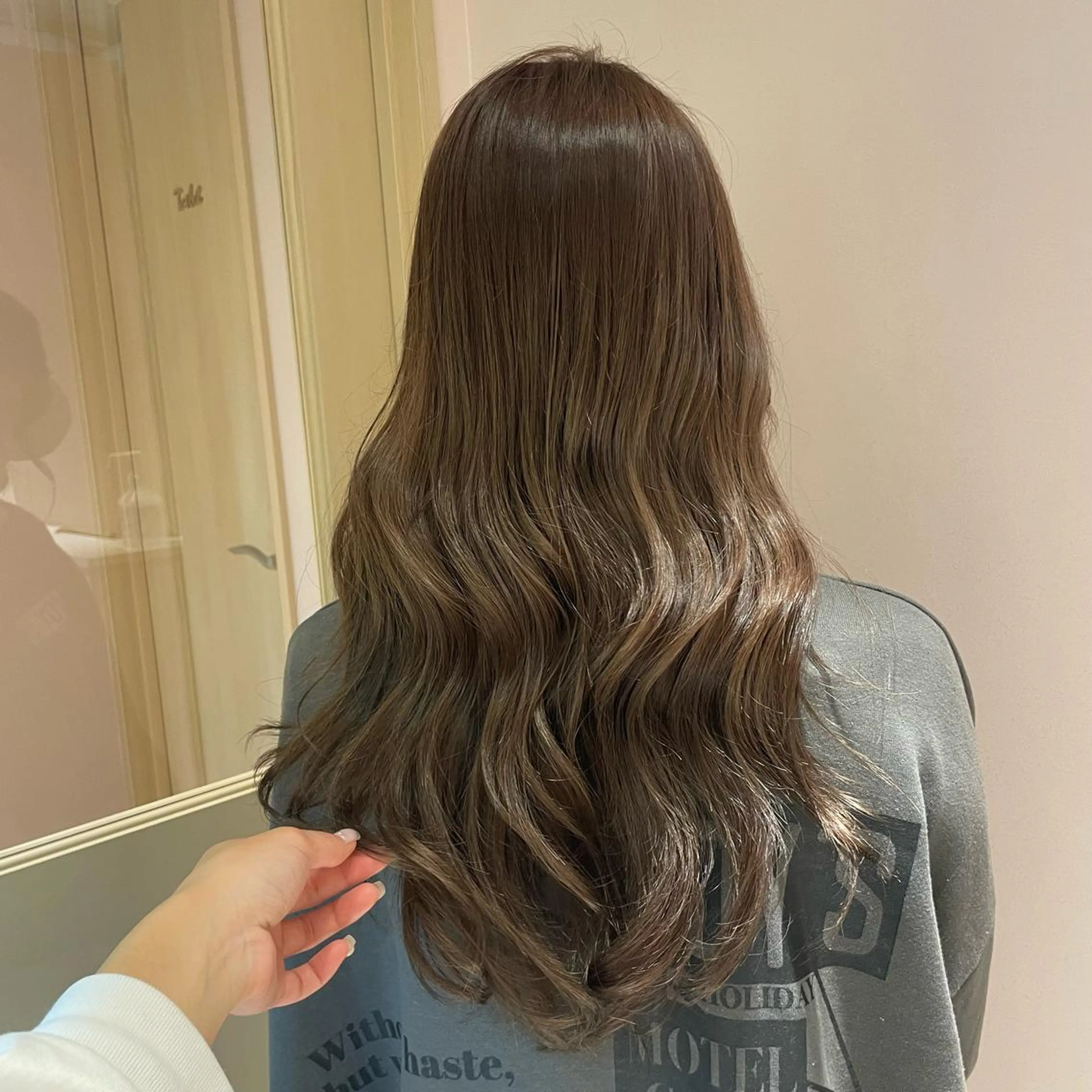 ロング ラベンダーベージュ 髪質改善 マホ/日吉/髪質改善 /レイヤー/ガーリーのヘアスタイル