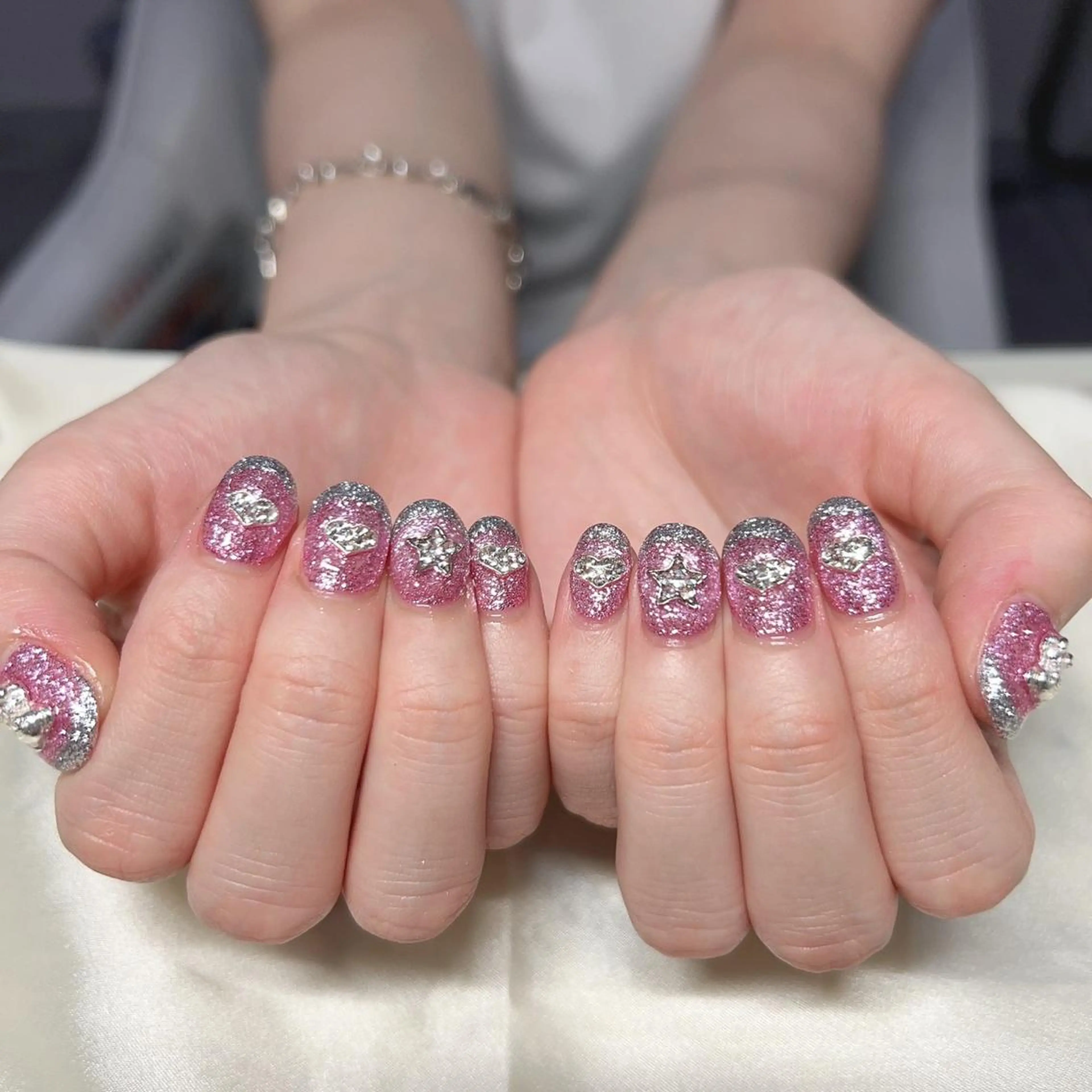 ネイル マツエク・マツパ アイブロウ 眉カラー 韓国風マツエク パリジェンヌラッシュリフト まつげパーマ ワンホンマツエク ハンドネイル Nail&eye Belire 新宿のネイルデザイン